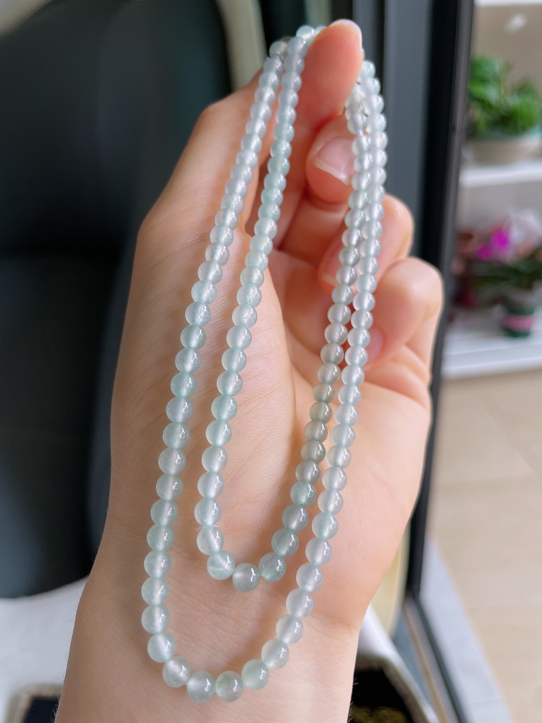 缅甸天然翡翠A货，冰种珠链，尺寸：4.3mm125颗。【编2095】