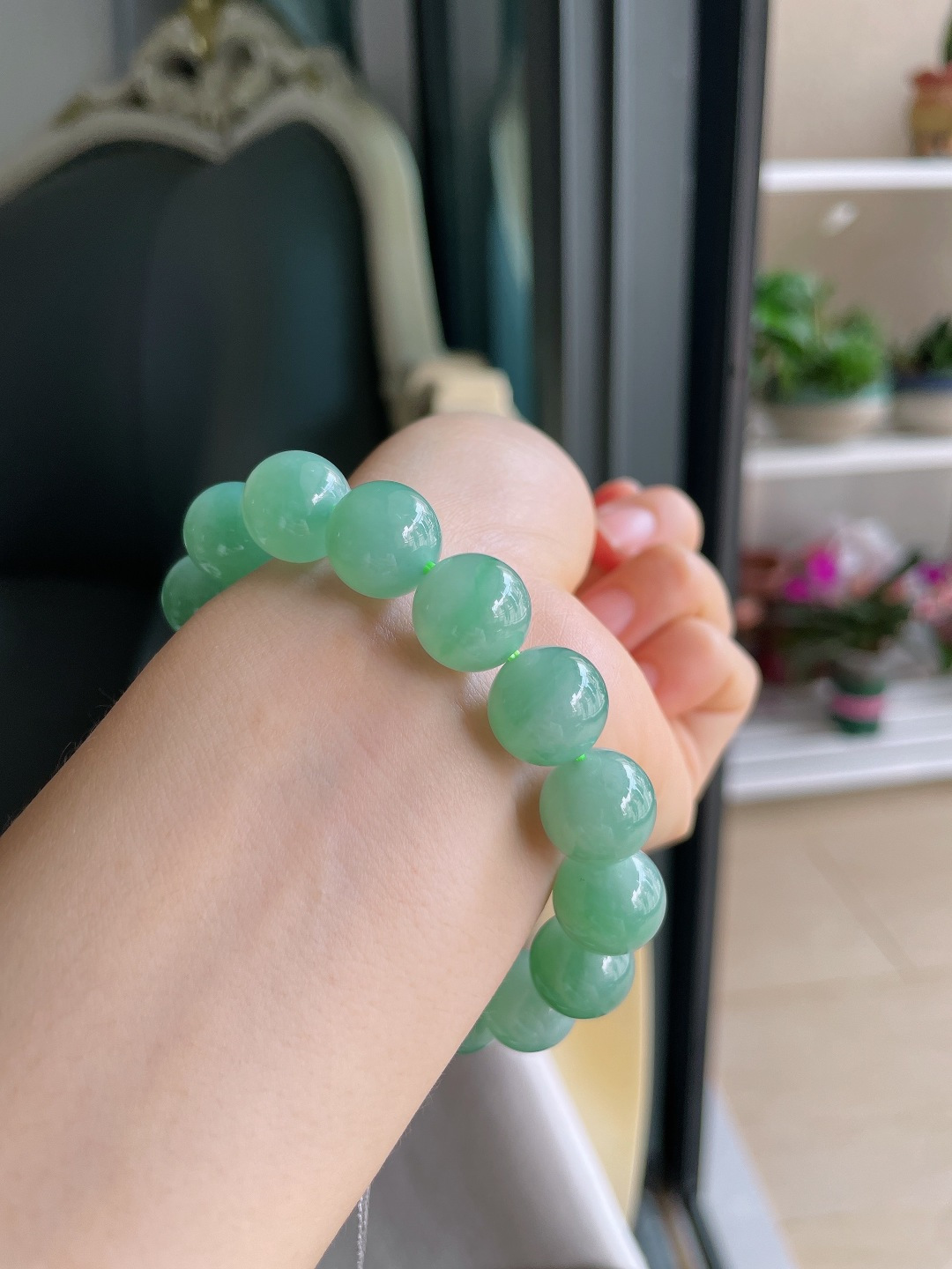 缅甸天然翡翠A货，冰满绿手串，尺寸：12.6mm。【编3840】