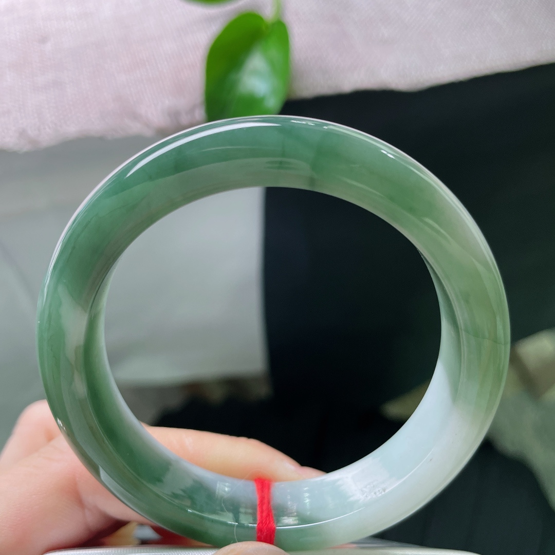 54.8/12.5/8.4，油青正圈，半山水意境感，青白分明，青山绿水，皮纹，ss49305a
