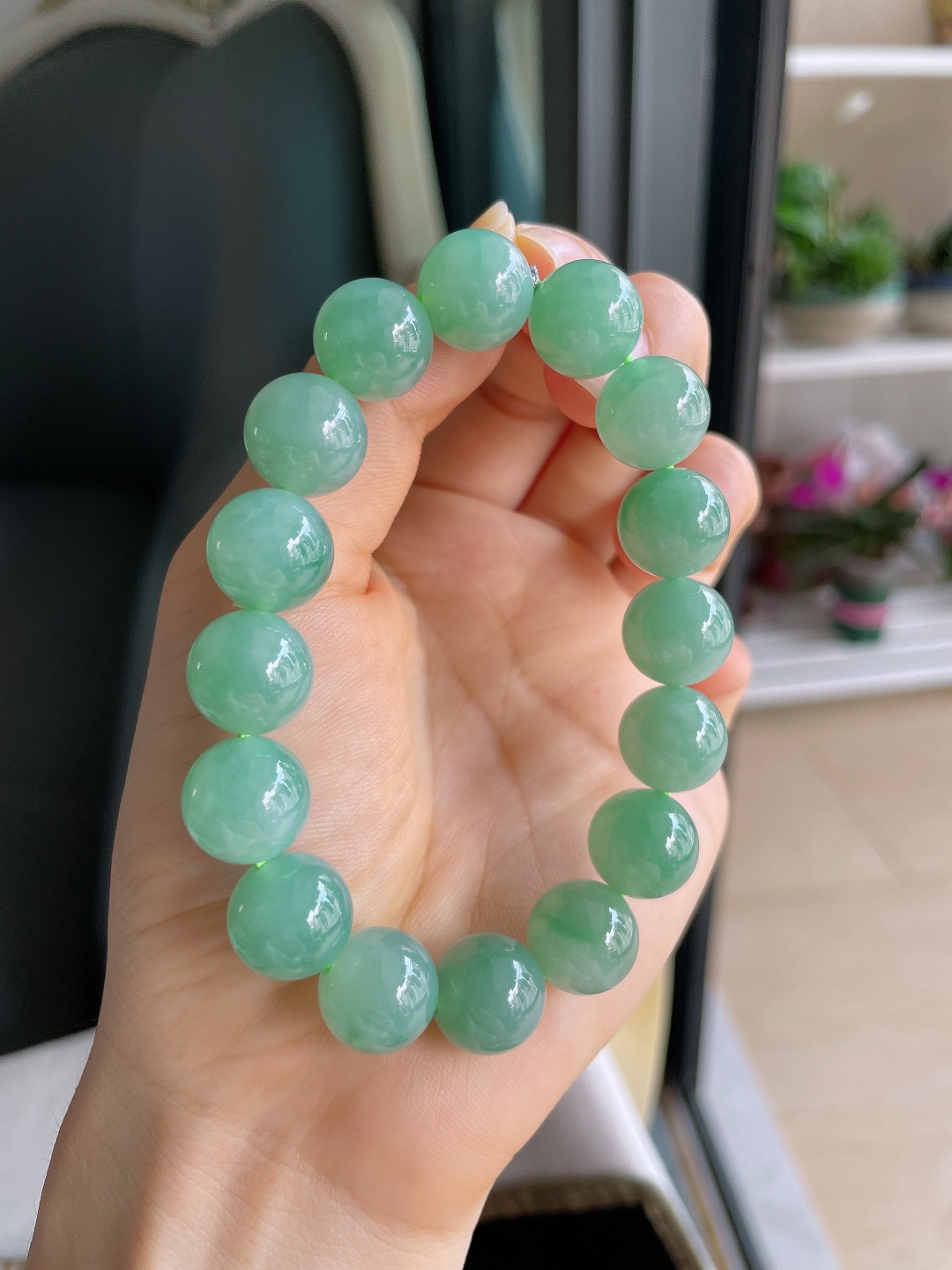 缅甸天然翡翠A货，冰满绿手串，尺寸：12.6mm。【编3840】