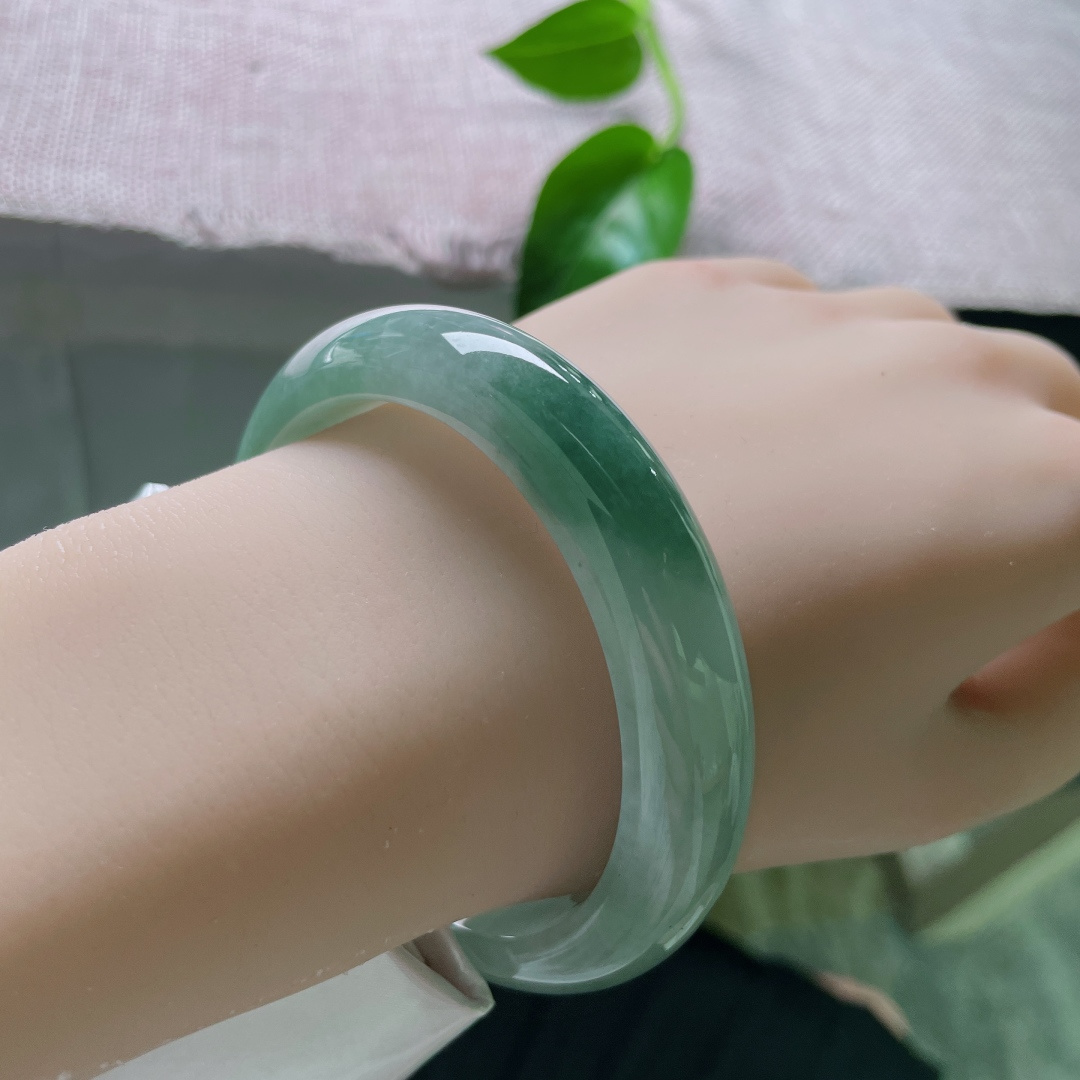 油青正圈，种老，油润透亮，佩戴沉稳，有内涵，ss49300a