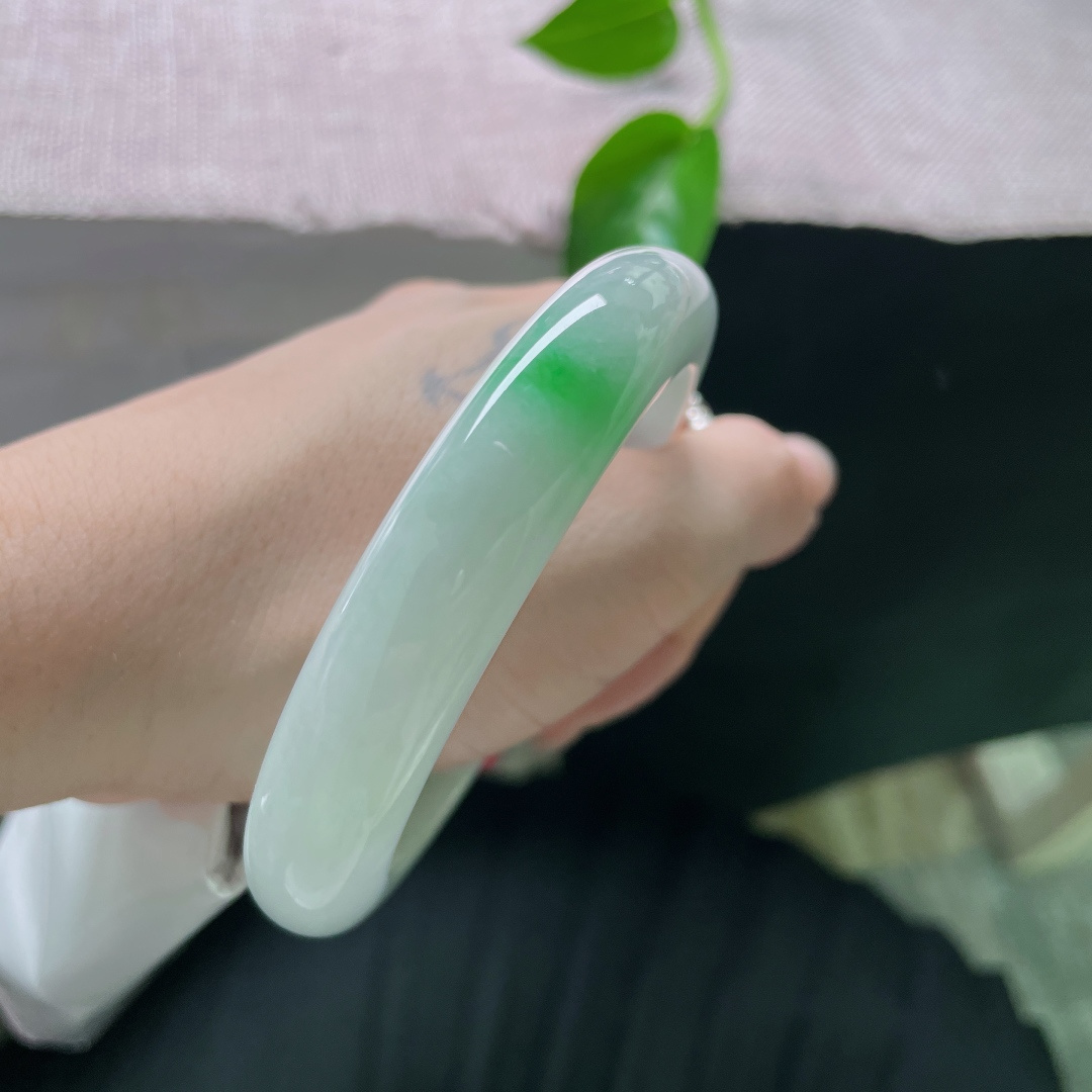 飘绿正圈，水润细腻，清雅苑苑，一抹翠绿，贵气，有纹，ss53554a