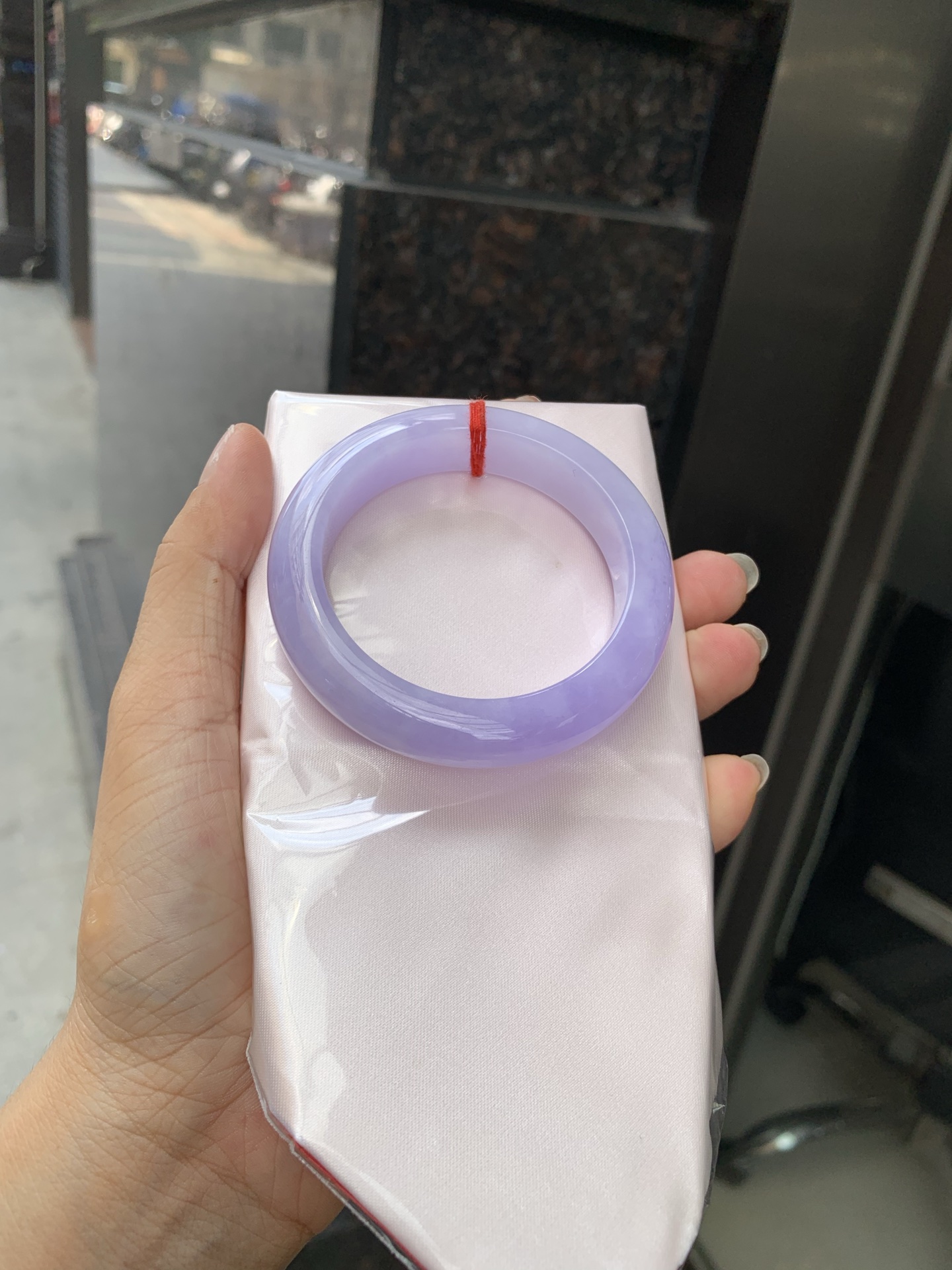 正圈 51.8-8.8-12.3 0527-N811 无裂，打灯棉絮，晶体感，底妆水润，满圈紫罗兰吸睛抢眼，浪漫迷人，仙气飘飘，优雅高贵显气质，感满满，满满紫罗兰底色均匀不失色，不同视觉感受