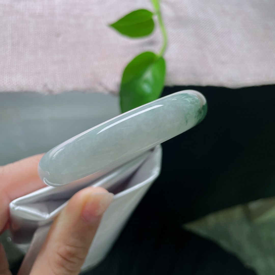 53.3/12.8/7.4，半山水正圈，水墨晕染，天然成画，这是刻在玉里的千里江山。一点指甲纹不显，ss49310a