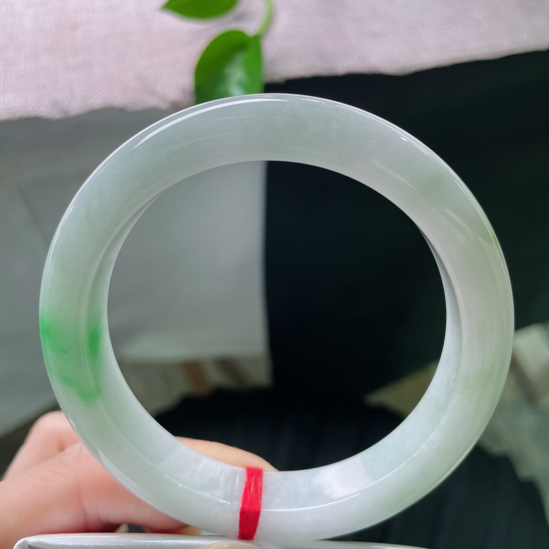 飘绿正圈，水润细腻，清雅苑苑，一抹翠绿，贵气，有纹，ss53554a