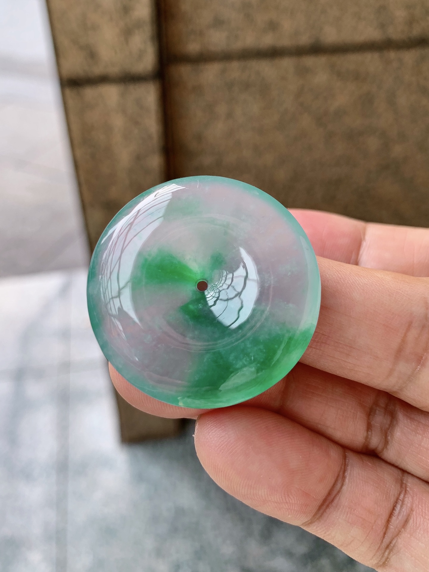 阳绿平安扣，种水佳；尺寸34-6.5，260525