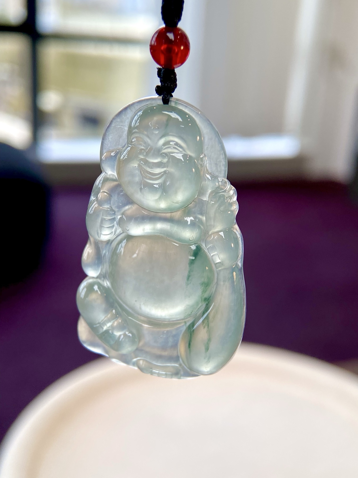 高冰种飘花布袋佛吊坠，胶胶润润的，一抹飘色增添灵韵，憨态可掬，自在从容 福气自来，裸石：48-29.5-5.5mm，无裂