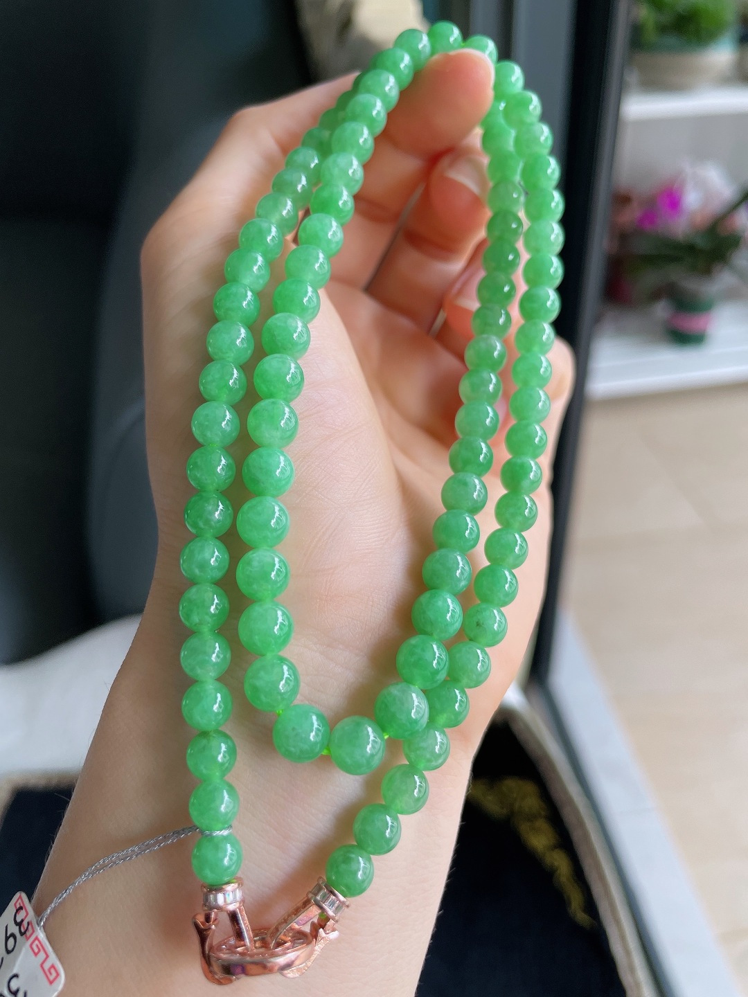 缅甸天然翡翠A货，冰满绿珠链，尺寸：6.3mm89颗。【编3044】
