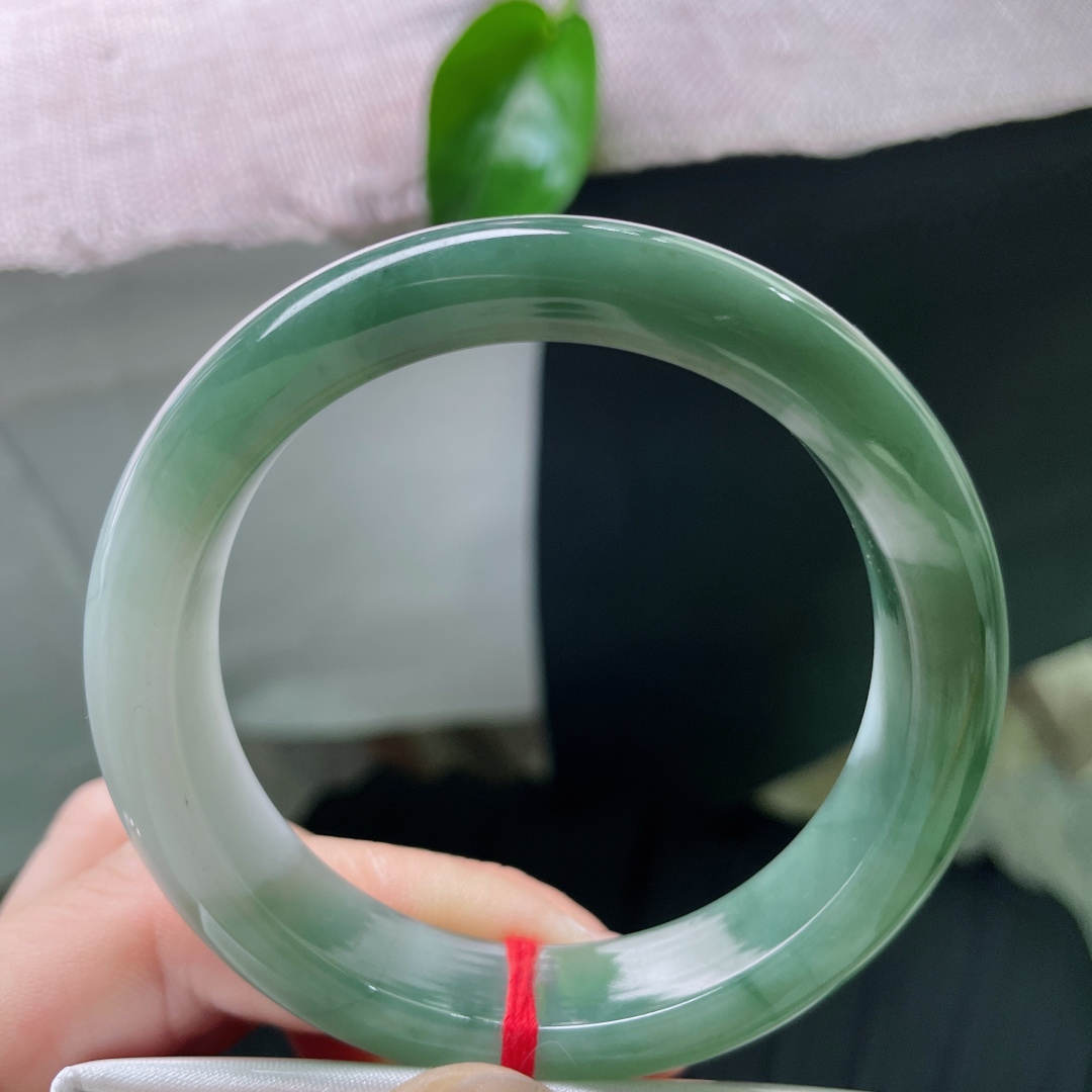 54.8/12.5/8.4，油青正圈，半山水意境感，青白分明，青山绿水，皮纹，ss49305a