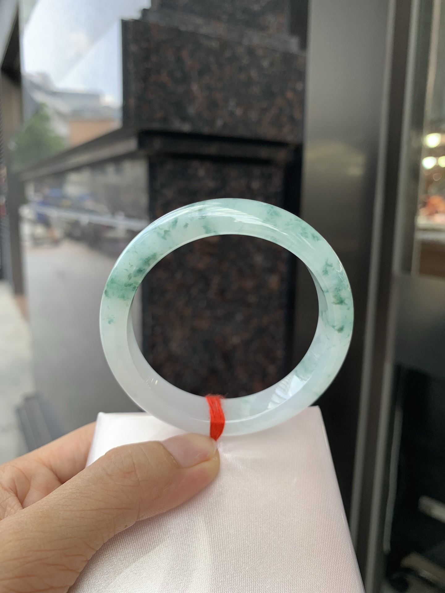 飘花正圈 54.6-7.8-12.4 0527-N781-2 打灯细纹，底妆胶润细腻，蓝花灵动飘逸，勾勒出一幅唯美诗意的山水意境画，古典优雅又秀气