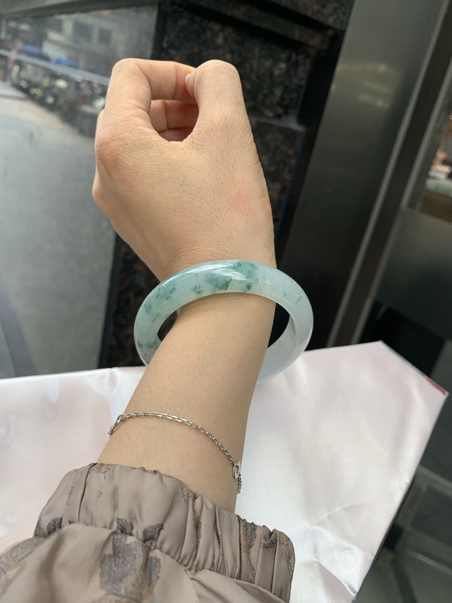 飘花正圈 54.6-7.8-12.4 0527-N781-2 打灯细纹，底妆胶润细腻，蓝花灵动飘逸，勾勒出一幅唯美诗意的山水意境画，古典优雅又秀气