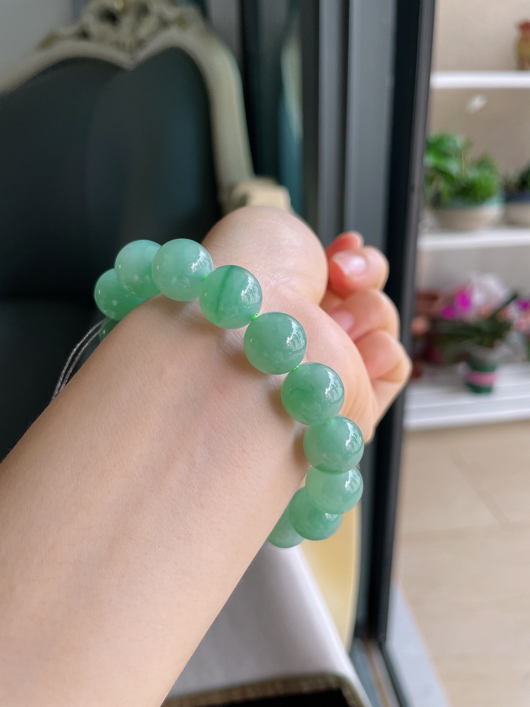 缅甸天然翡翠A货，冰满绿手串，尺寸：12.6mm。【编3840】