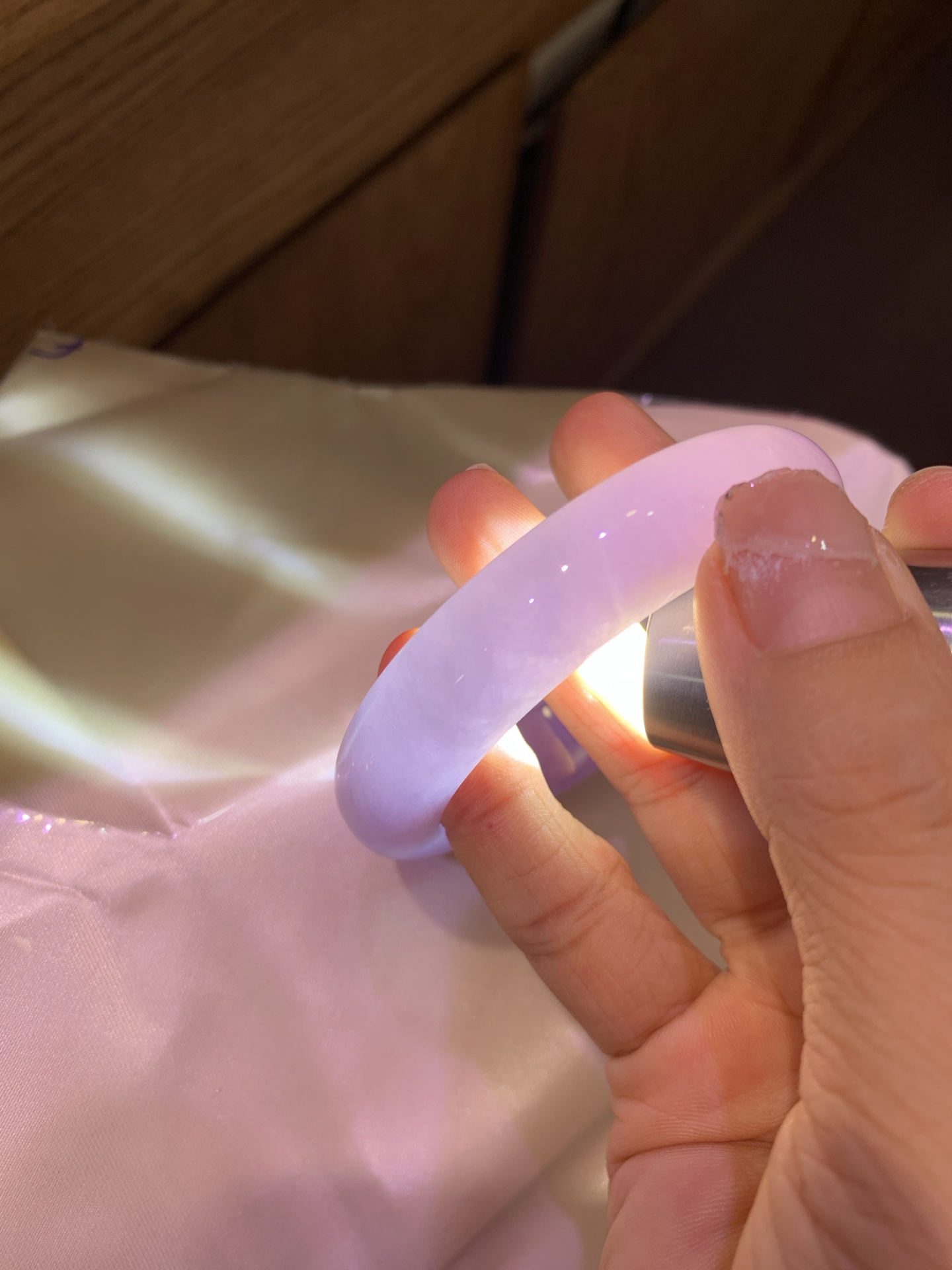 正圈 51.8-8.8-12.3 0527-N811 无裂，打灯棉絮，晶体感，底妆水润，满圈紫罗兰吸睛抢眼，浪漫迷人，仙气飘飘，优雅高贵显气质，感满满，满满紫罗兰底色均匀不失色，不同视觉感受