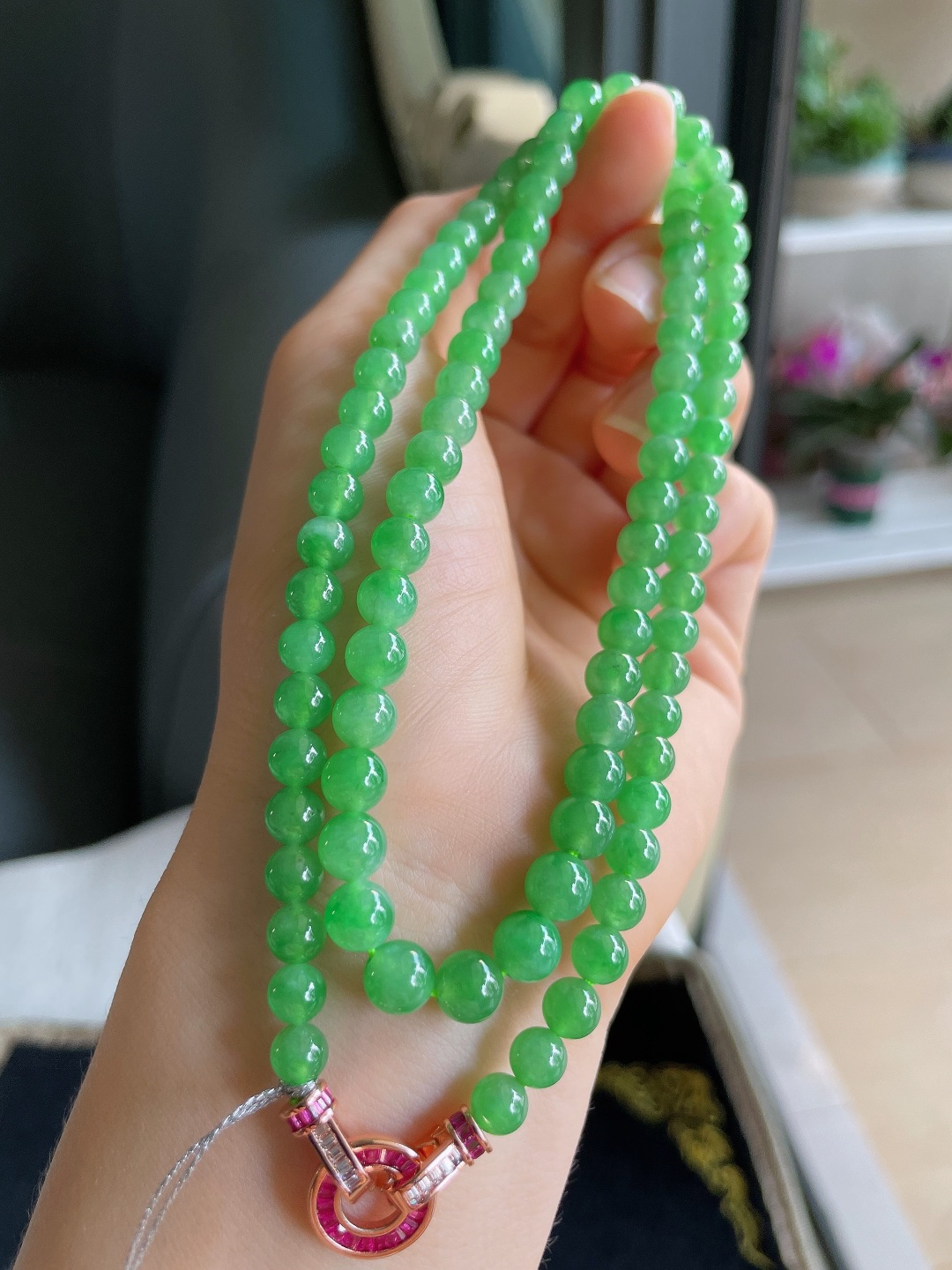 缅甸天然翡翠A货，冰满绿珠链，尺寸：6mm94颗。【编3942】