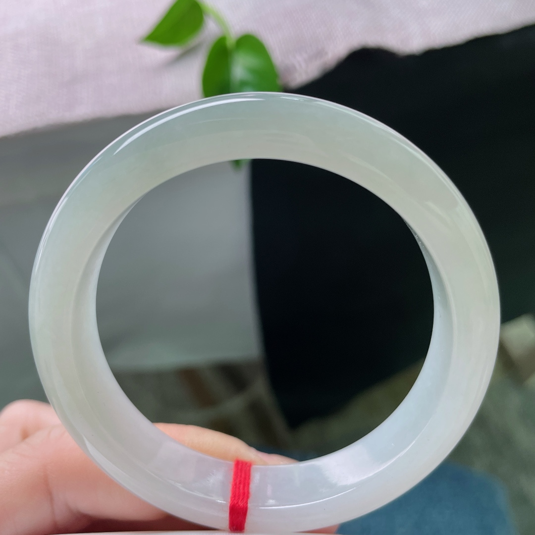 55.8/12.2/8.3，淡绿底正圈，清浅伊人，干净清透，种老，佩戴时尚，百搭，无裂，ss4697