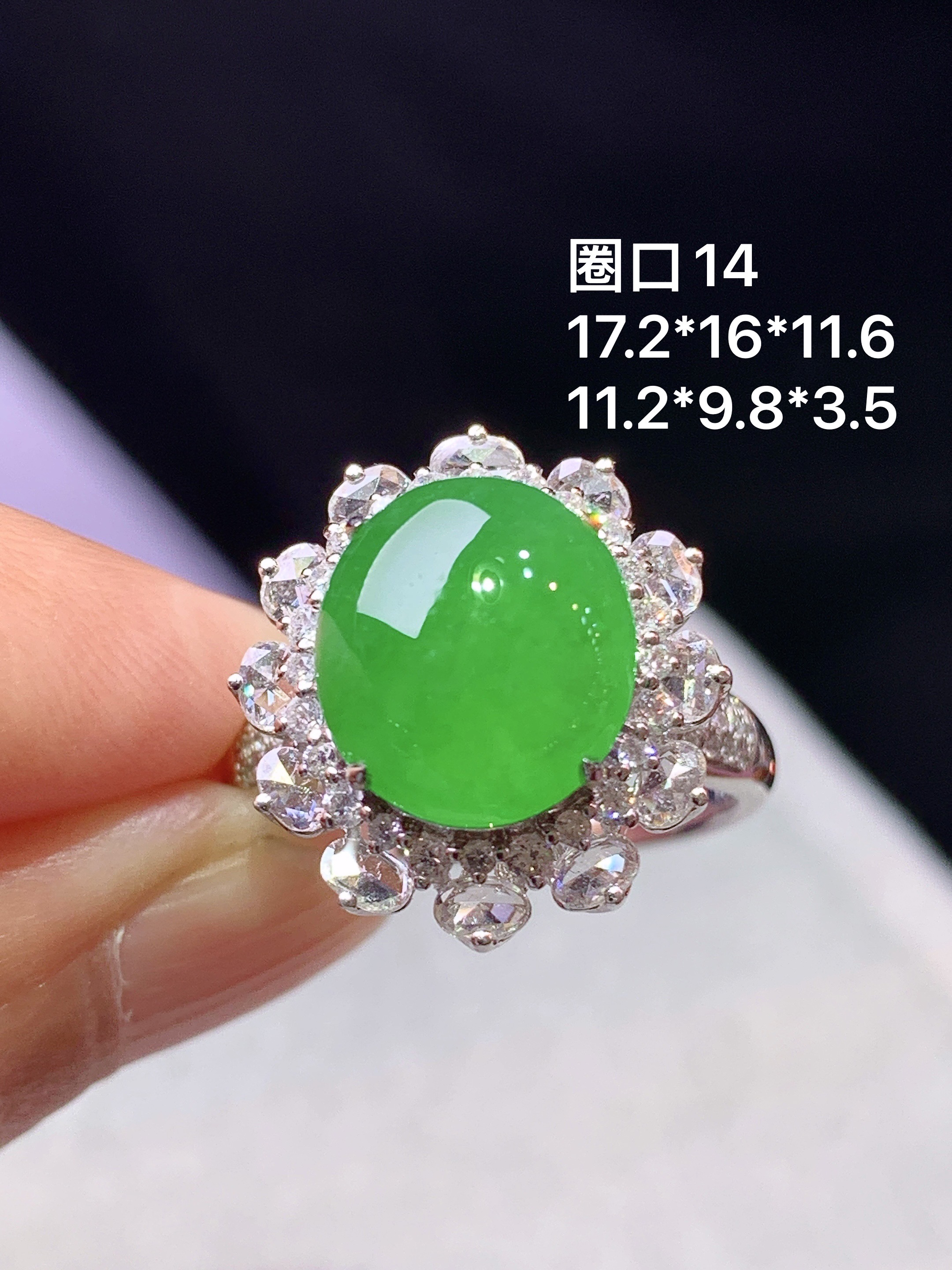 18k金钻镶嵌满绿葫芦吊坠 玉质细腻 色泽艳丽清新 水润亮眼 圈口14 整体尺寸17.2*16*11.6 j6