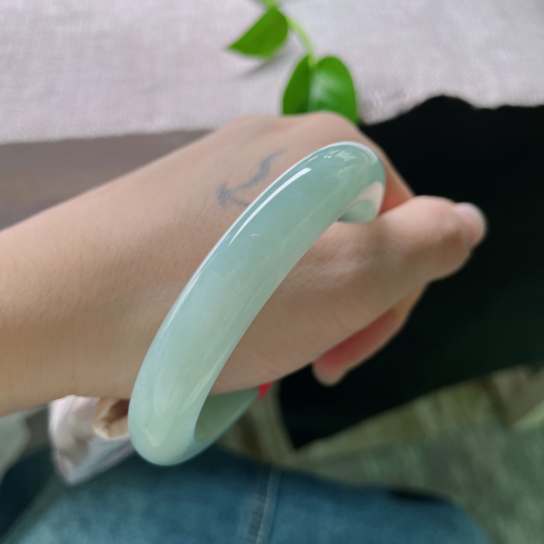 56.6/11.2/8.7，晴水正圈，颜色清爽自然，柔润细腻，透光感好，落落大方，无裂，ss54681a