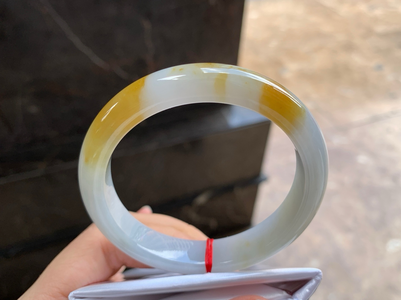 55-11.5-8

黄翡手镯^_^细腻