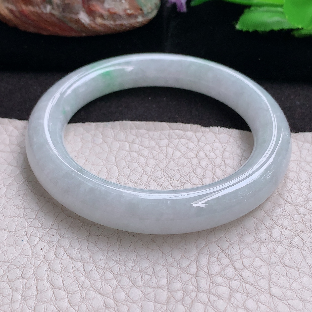 n实拍53.5*11*10.5美人镯 缅甸翡翠a货玉手镯清新飘绿圆条玉手环