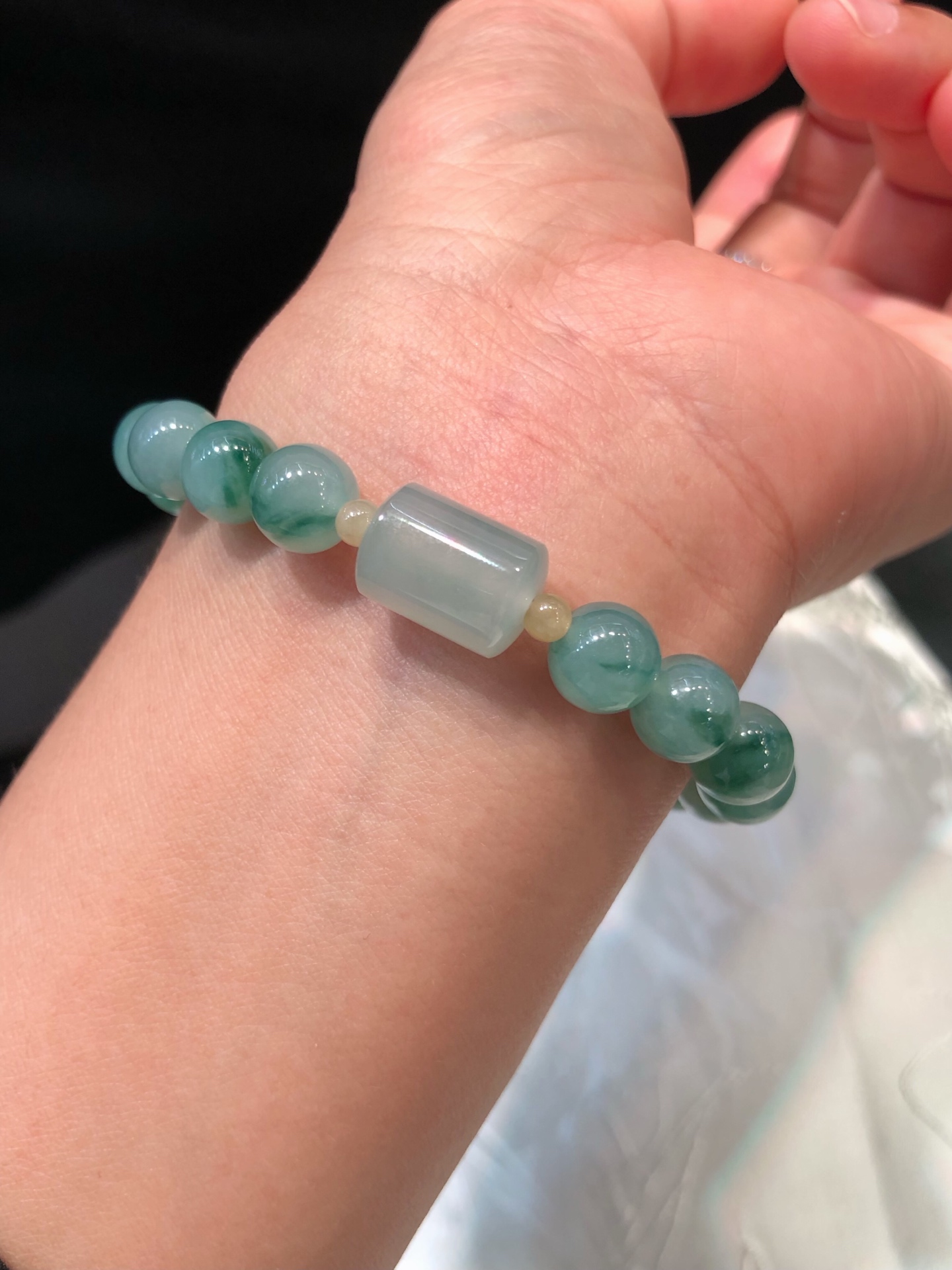 冰飘花圆珠手串 水润冰胶，颗颗有蓝飘花 度高，高性比 尺寸如图一  实物更美～，8.3-13.1-9.2