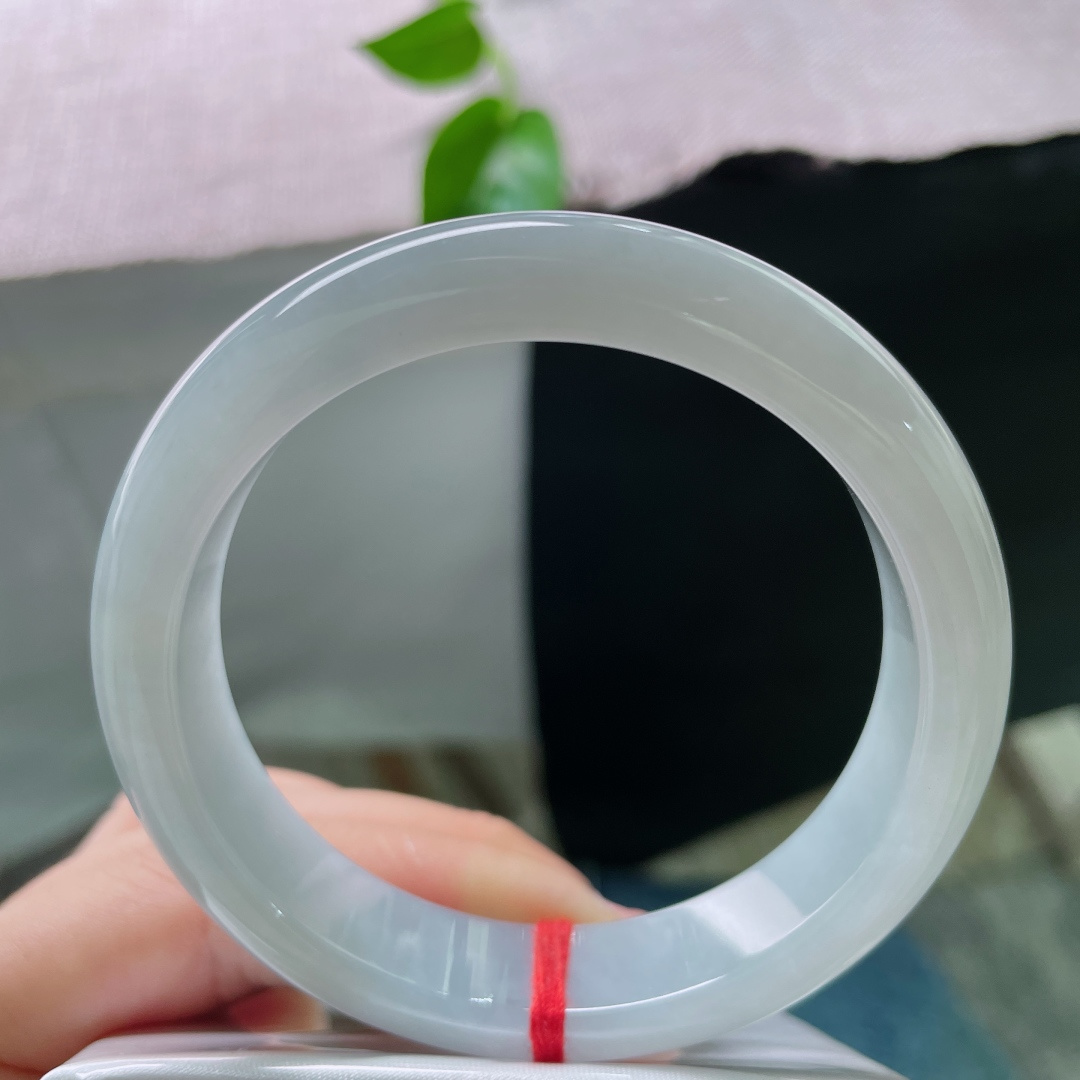 56.3/13/8.3蓝底正圈，浅笑轻柔，水头好，质地温润，耐看，百搭，无裂，ss54709a