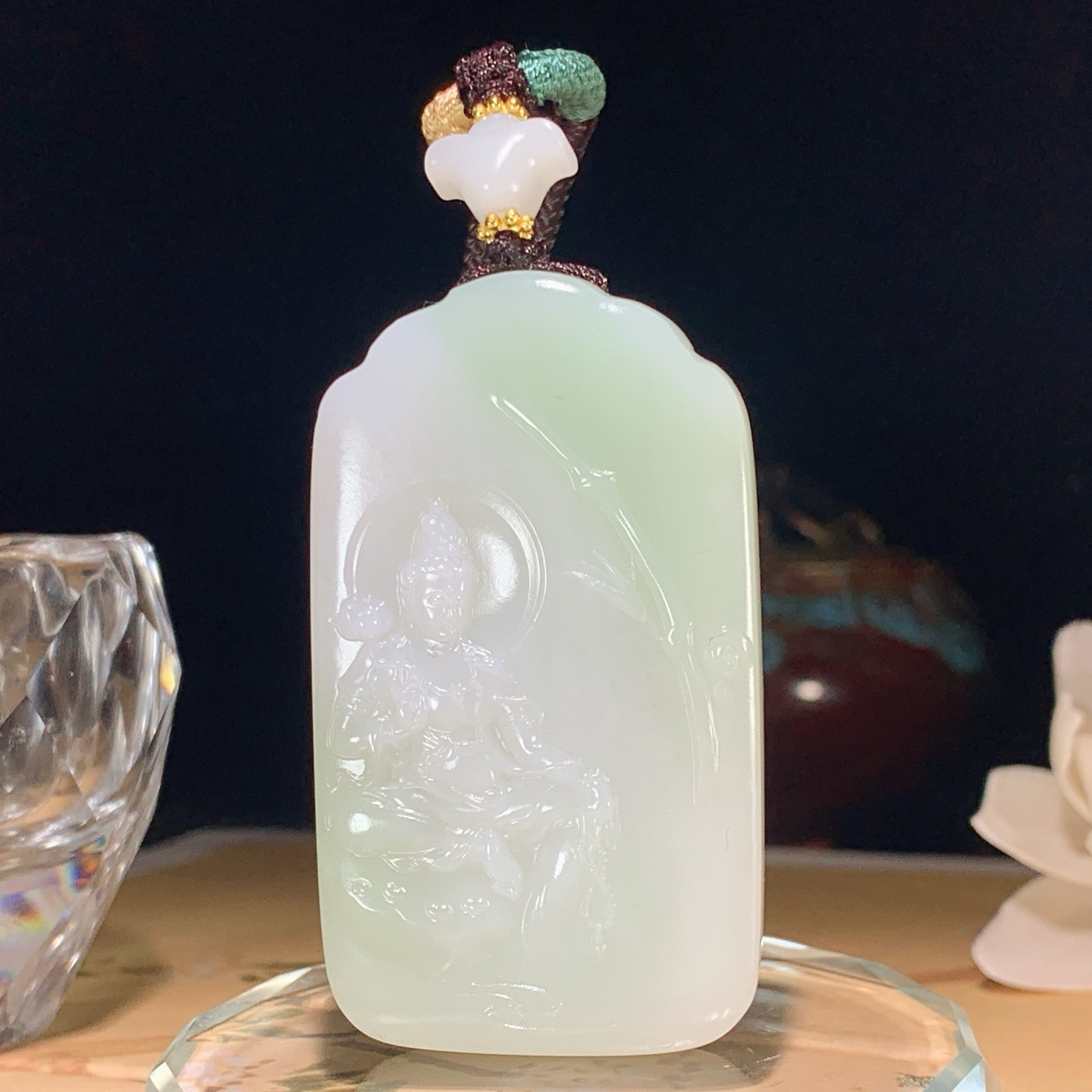和田玉白玉翠青坐莲观音挂件 尺寸60/35/10.5重57克。玉质细腻油润。手推出油。佩戴高端典雅。