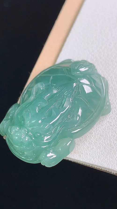 冰蓝龙龟，无裂，尺寸:33.9-23.9-10.0mm 26