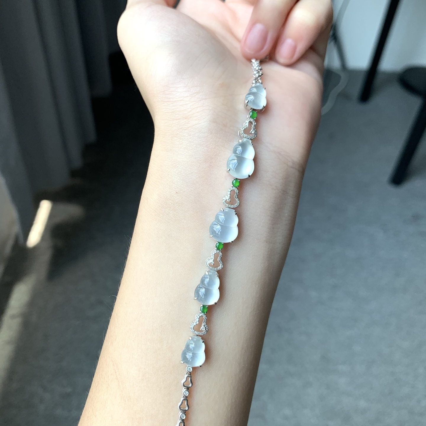 冰透葫芦手链 小巧细腻 亮丽底子 尺寸整体厚度5.8裸石10.2-8.6-3.2【LYH-0528】
