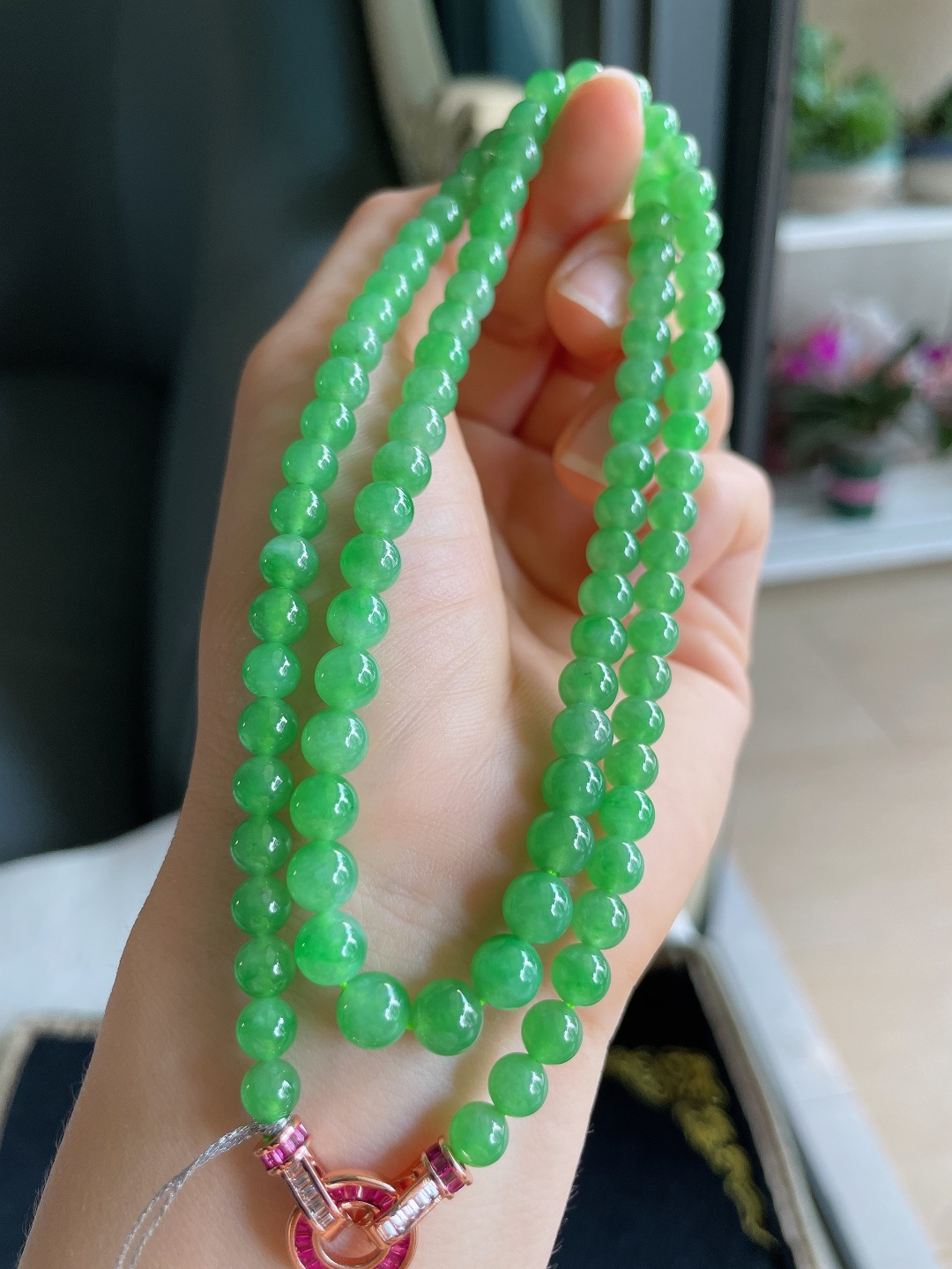 缅甸天然翡翠A货，冰满绿珠链，尺寸：6mm94颗。【编3942】