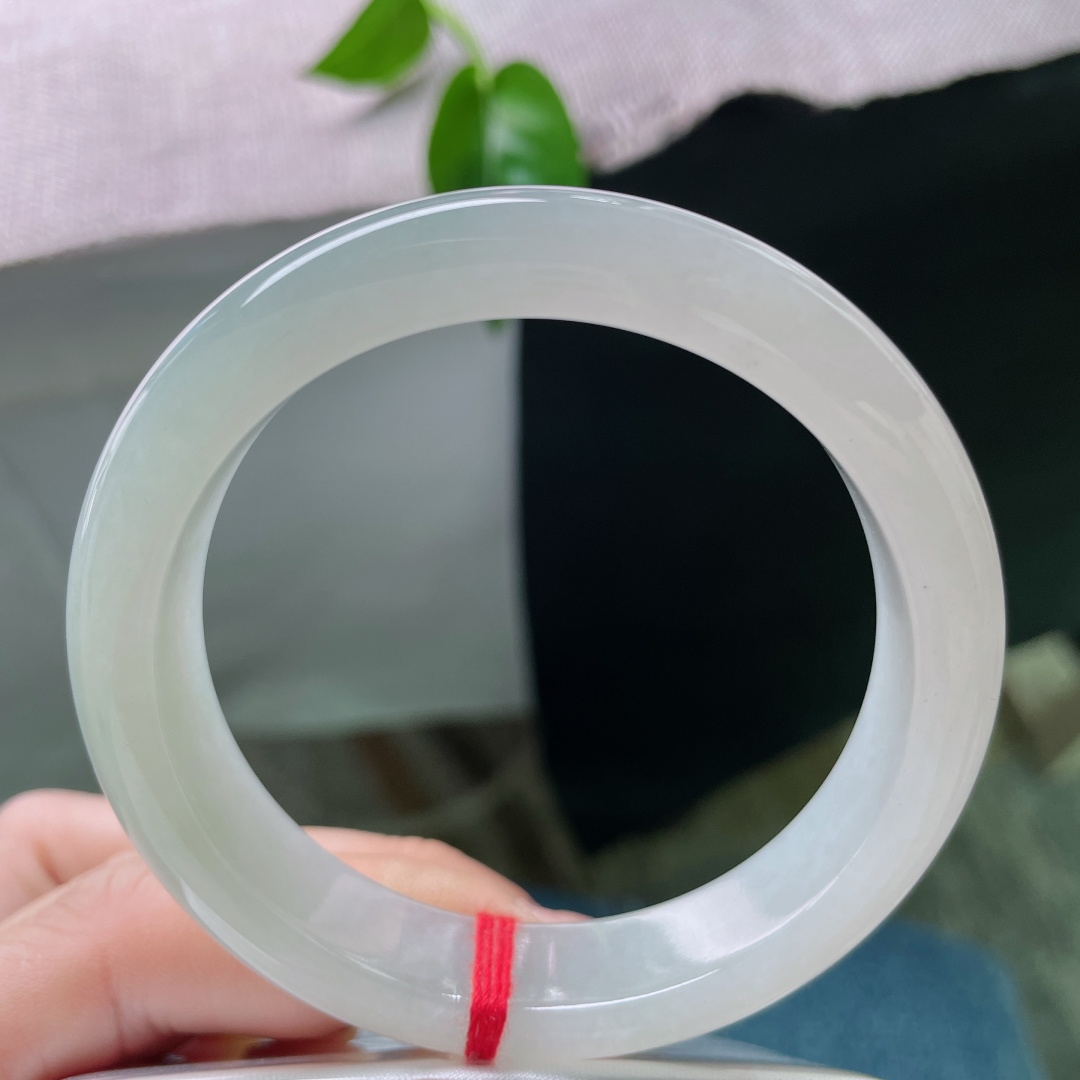 55.8/12.2/8.3，淡绿底正圈，清浅伊人，干净清透，种老，佩戴时尚，百搭，无裂，ss46978a