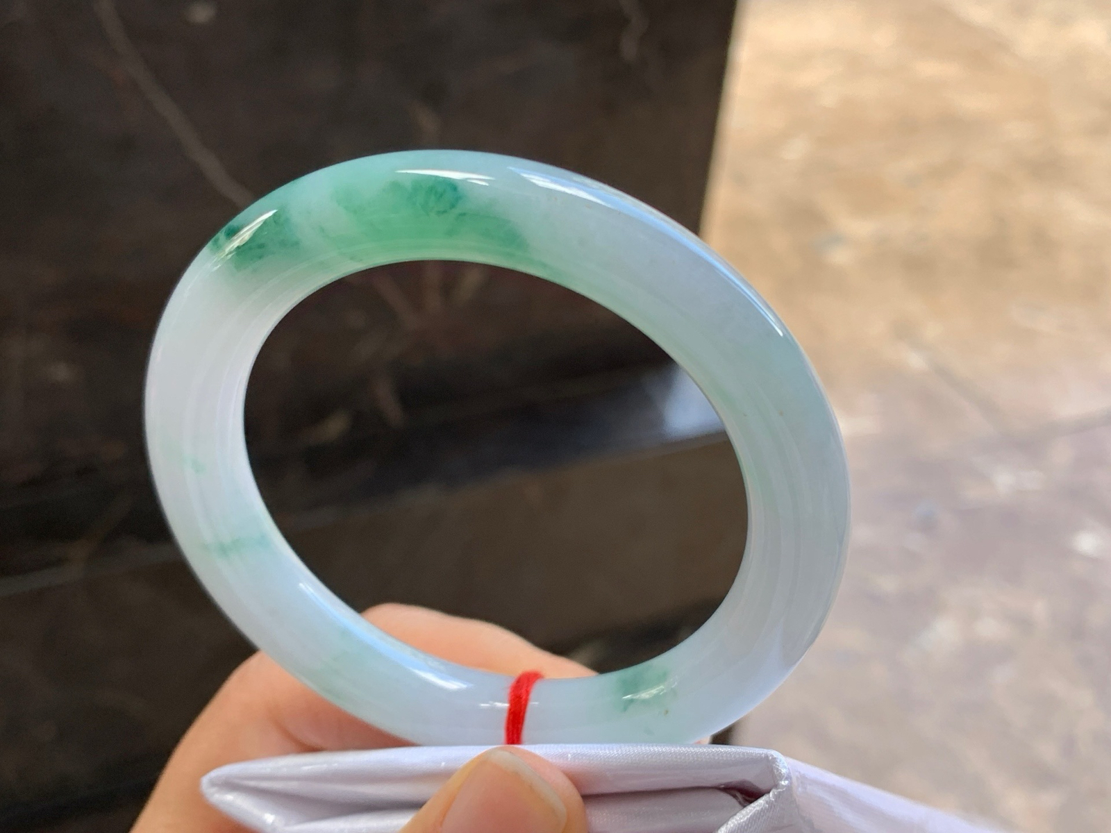 56-10.1

绿花圆条手镯^_^细腻