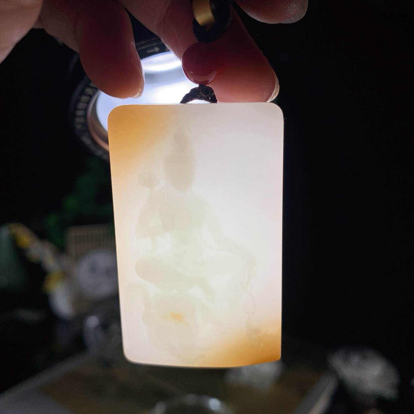 和田玉白玉普贤菩萨挂件 尺寸51/31/7.5重40克。玉质细腻油润。手推出油。佩戴高端典雅。lt260528