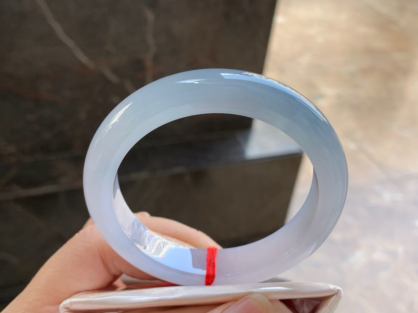 55-12.2-8.5

蓝底手镯^_^玉质温润