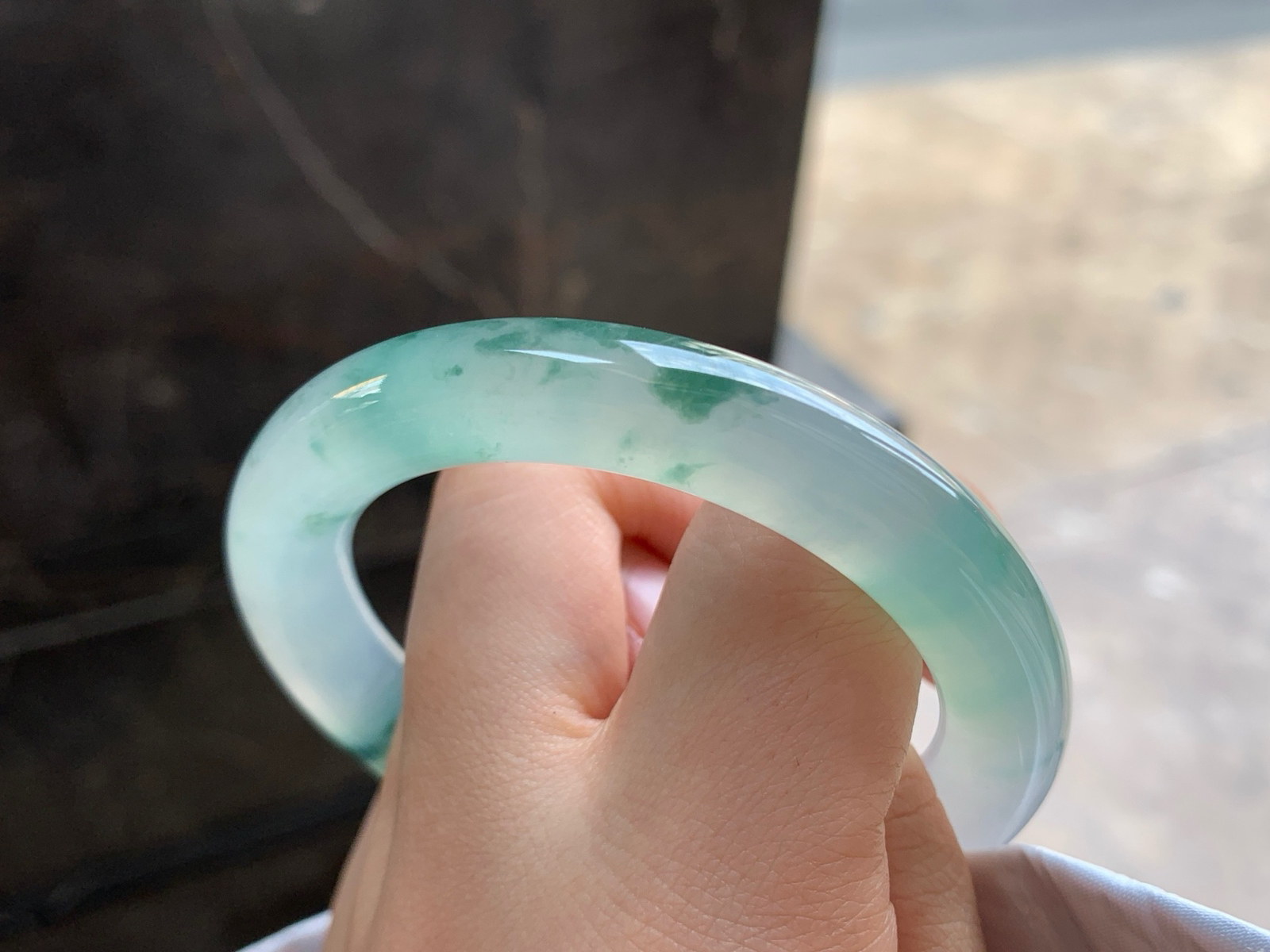 52.5-9.9

冰种绿花圆条手镯^_^水润冰透
