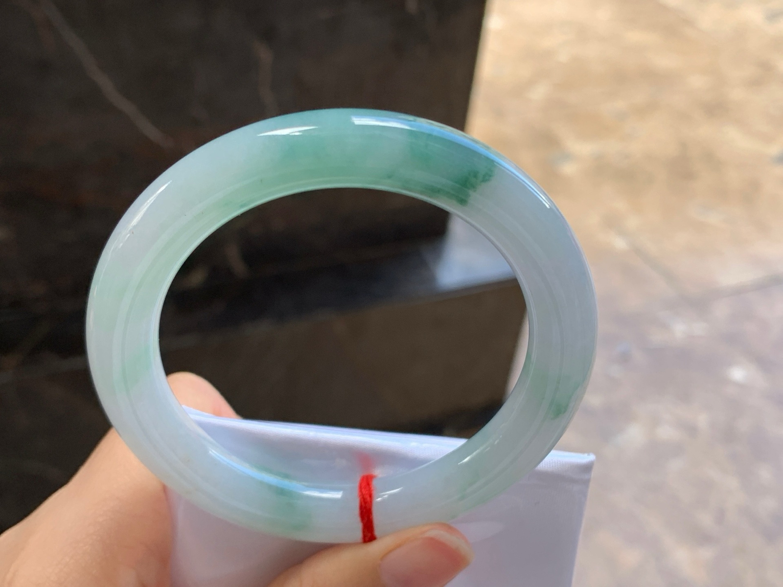 56-10.1

绿花圆条手镯^_^细腻