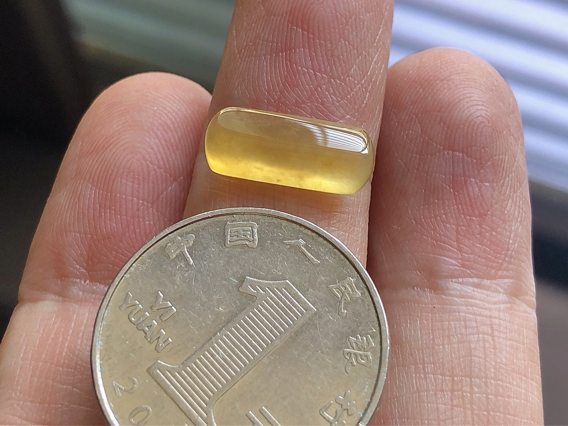 高冰黄翡马鞍， 色泽极美，通透水润，玉质细腻，夺目迷人，镶嵌效果，品相，无裂，尺寸15.1*6.3*3.6