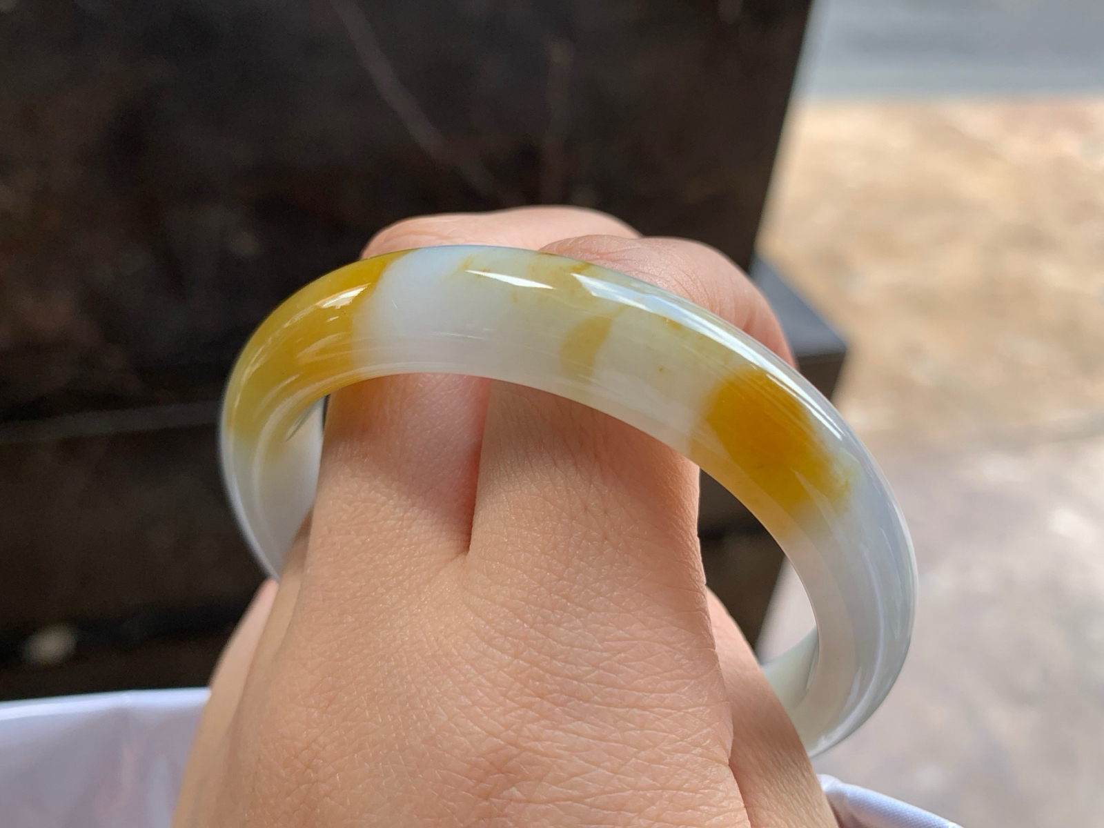 55-11.5-8

黄翡手镯^_^细腻