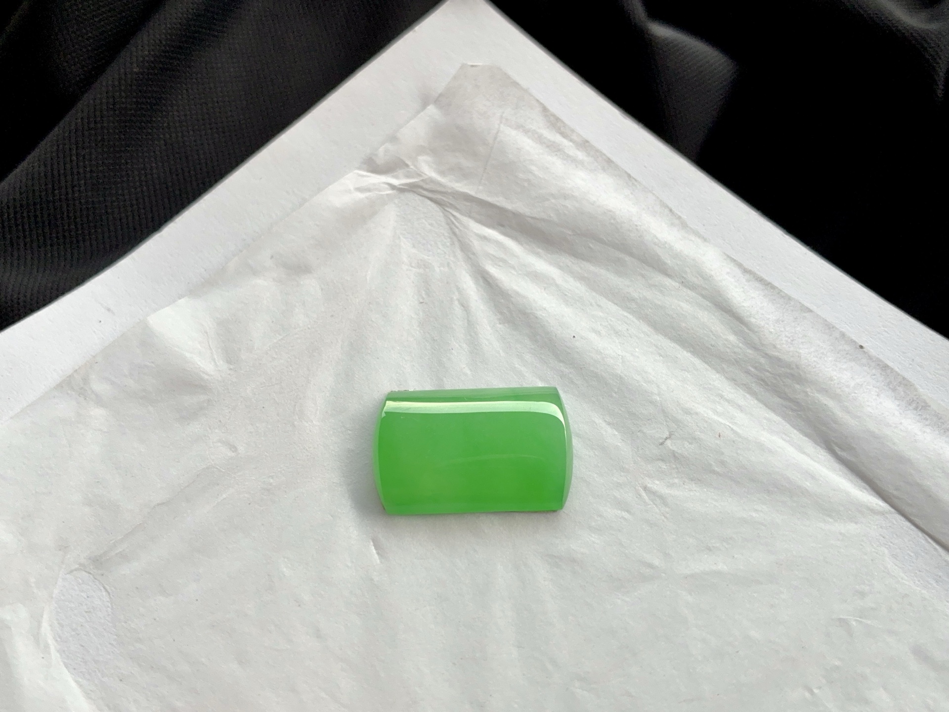 冰绿马鞍 色泽通透，翠色满盈