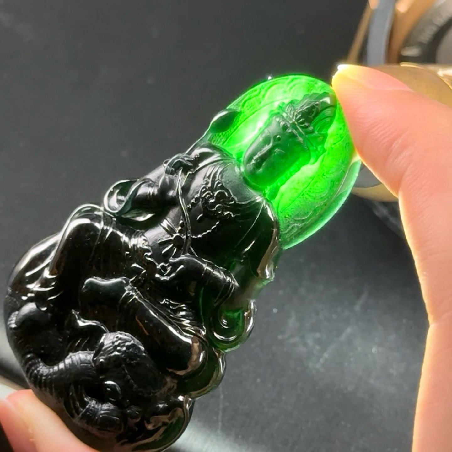 精品墨翠文殊菩萨 种好色正 黑度极好 打灯通透 油性十足 尺寸62.9