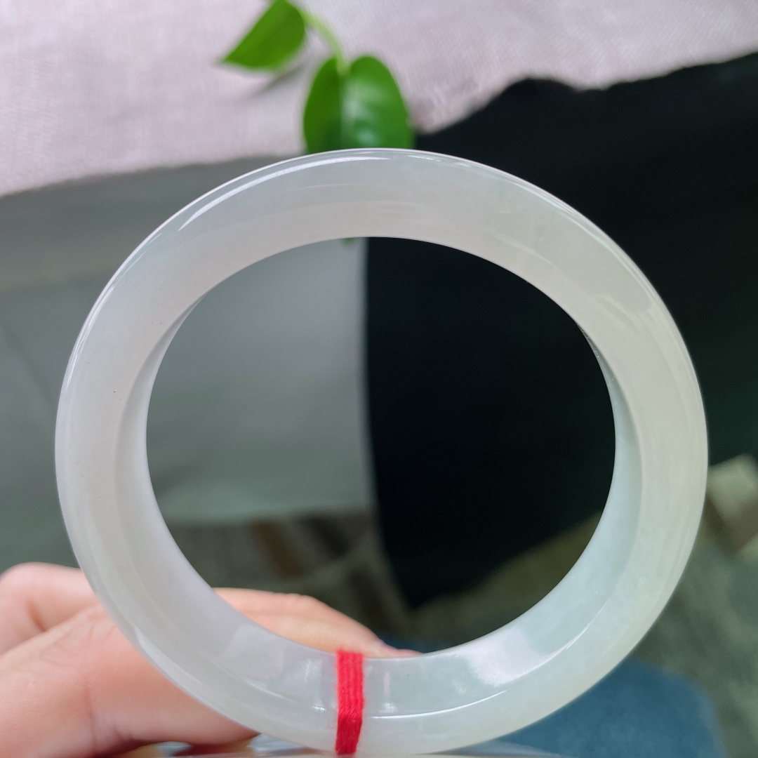 55.8/12.2/8.3，淡绿底正圈，清浅伊人，干净清透，种老，佩戴时尚，百搭，无裂，ss46978a