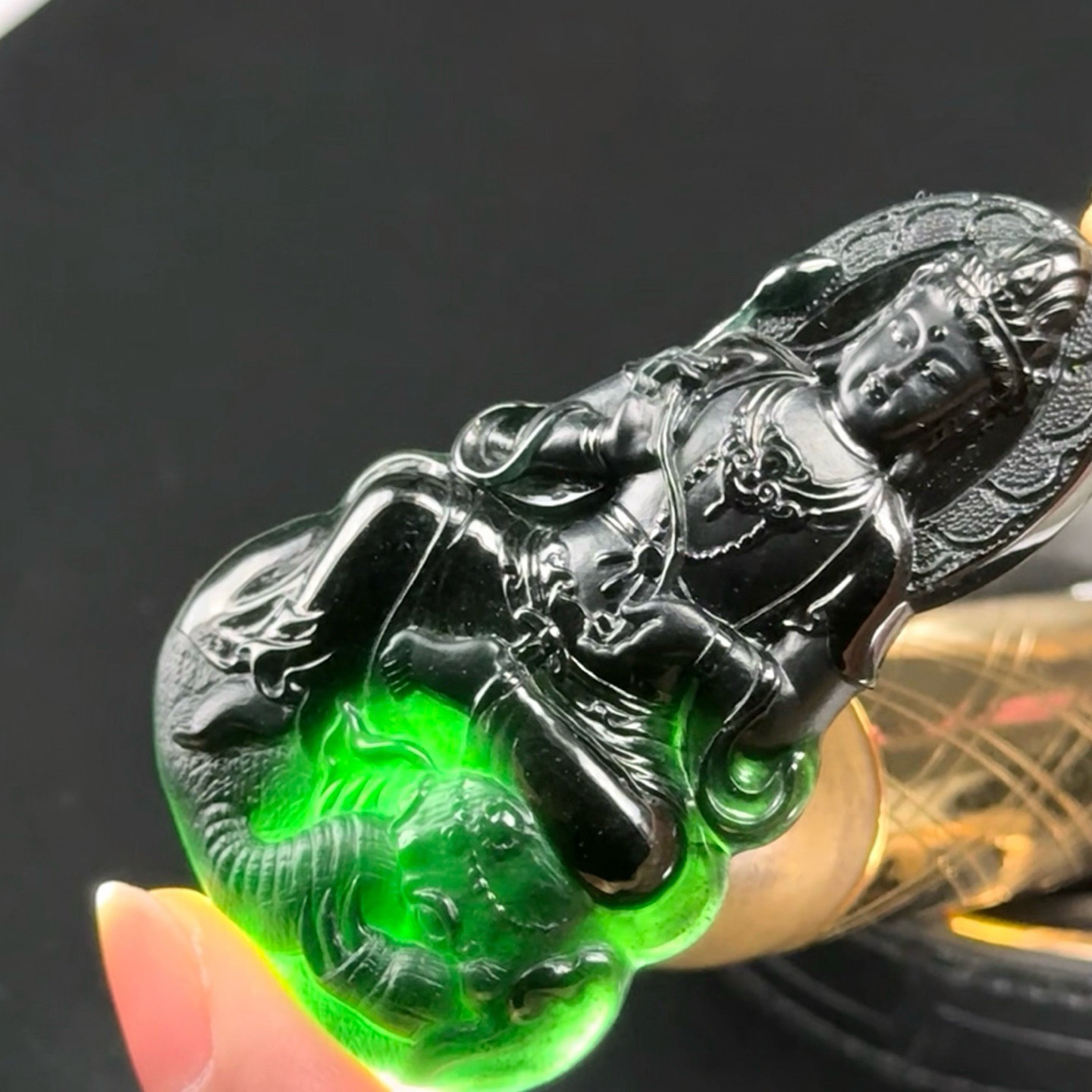 精品墨翠文殊菩萨 种好色正 黑度极好 打灯通透 油性十足 尺寸62.9