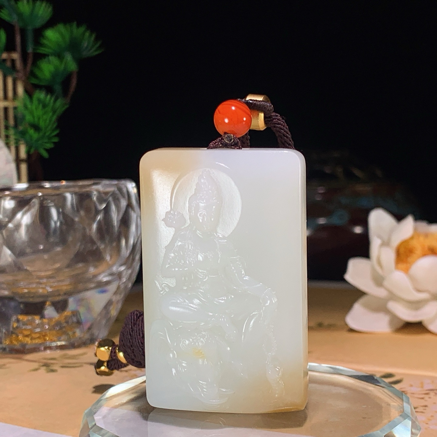 和田玉白玉普贤菩萨挂件 尺寸51/31/7.5重40克。玉质细腻油润。手推出油。佩戴高端典雅。lt2