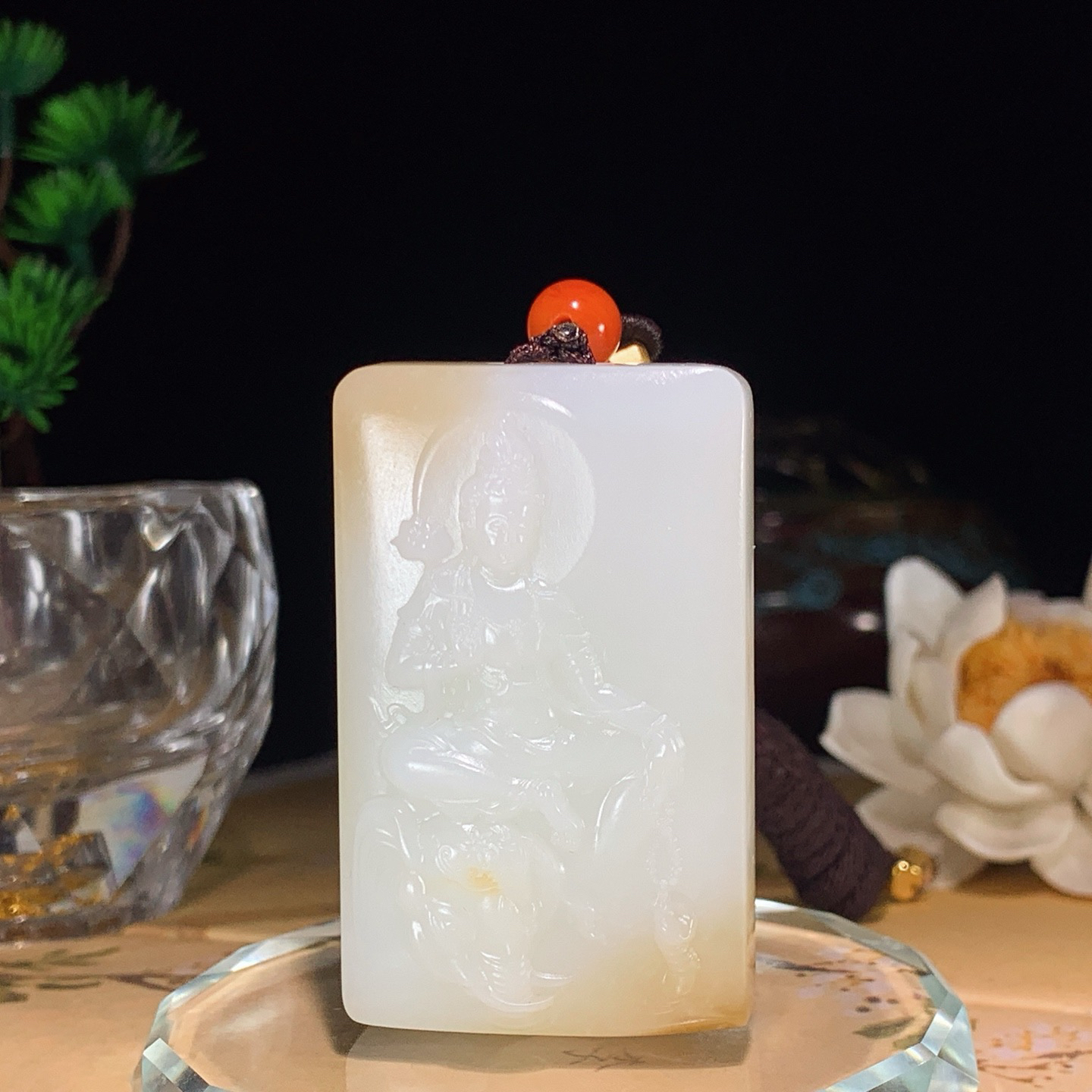 和田玉白玉普贤菩萨挂件 尺寸51/31/7.5重40克。玉质细腻油润。手推出油。佩戴高端典雅。lt260528