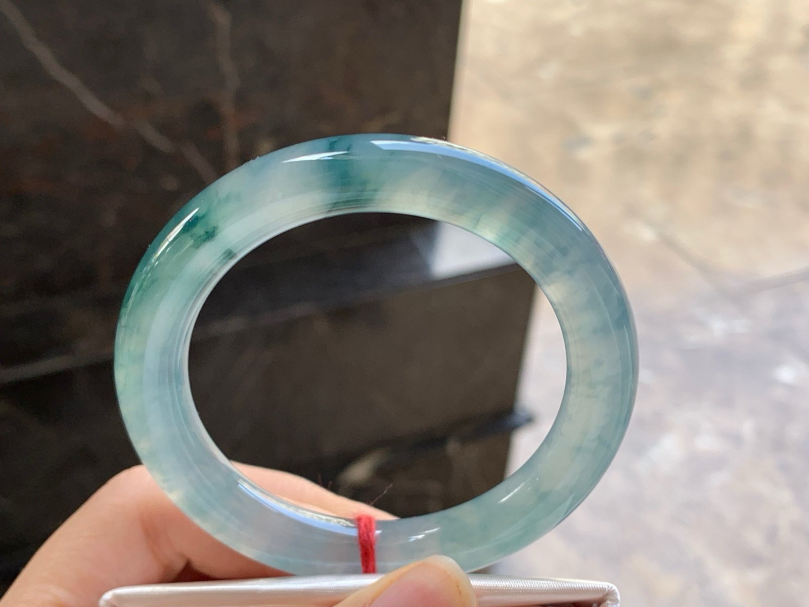 55-10.2

冰蓝花圆条手镯^_^飘花浓郁