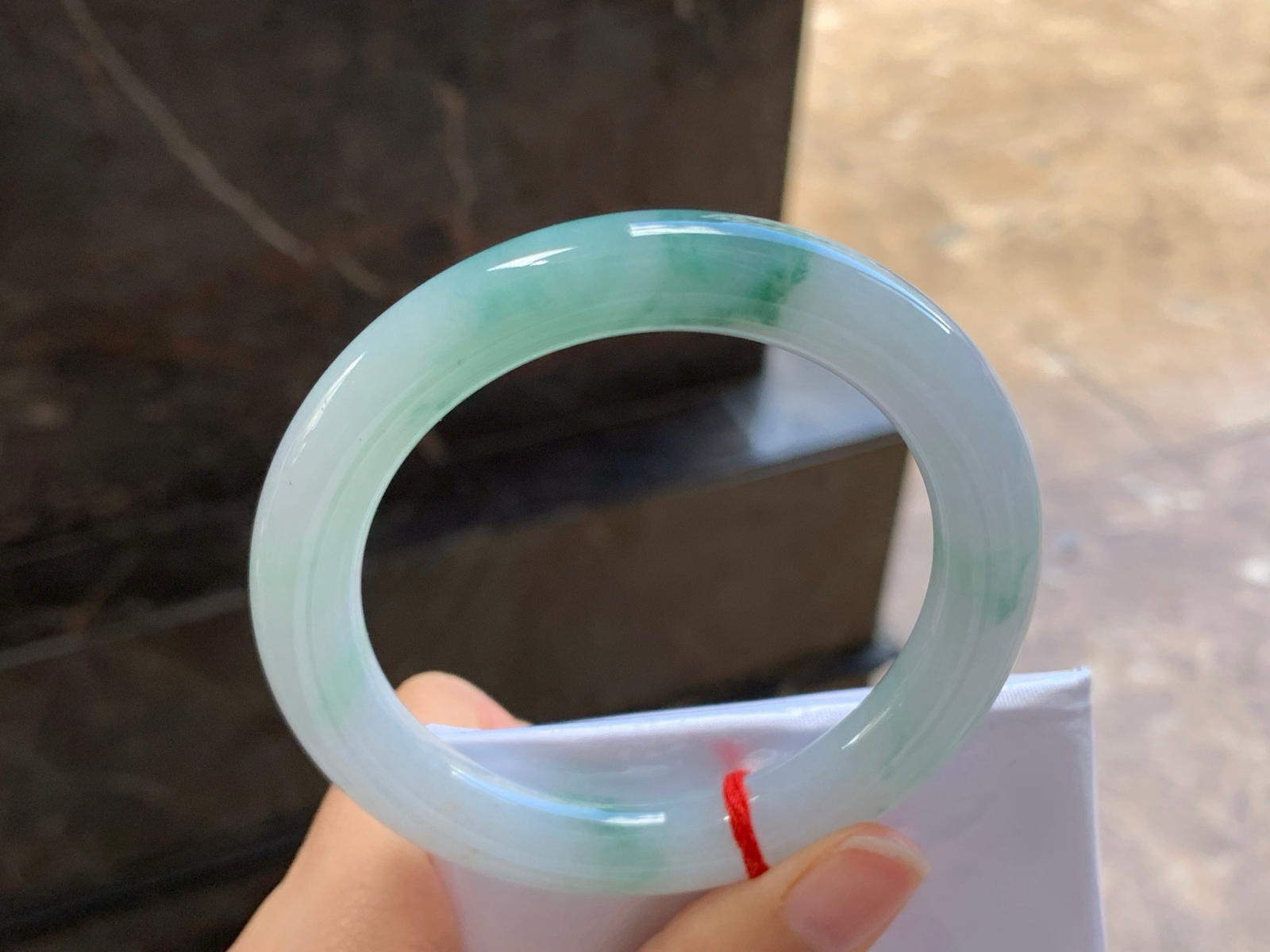 56-10.1

绿花圆条手镯^_^细腻