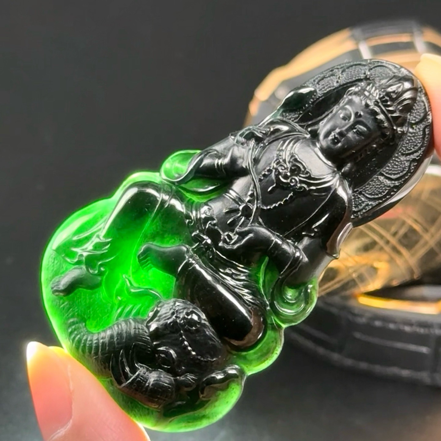 精品墨翠文殊菩萨 种好色正 黑度极好 打灯通透 油性十足 尺寸62.9