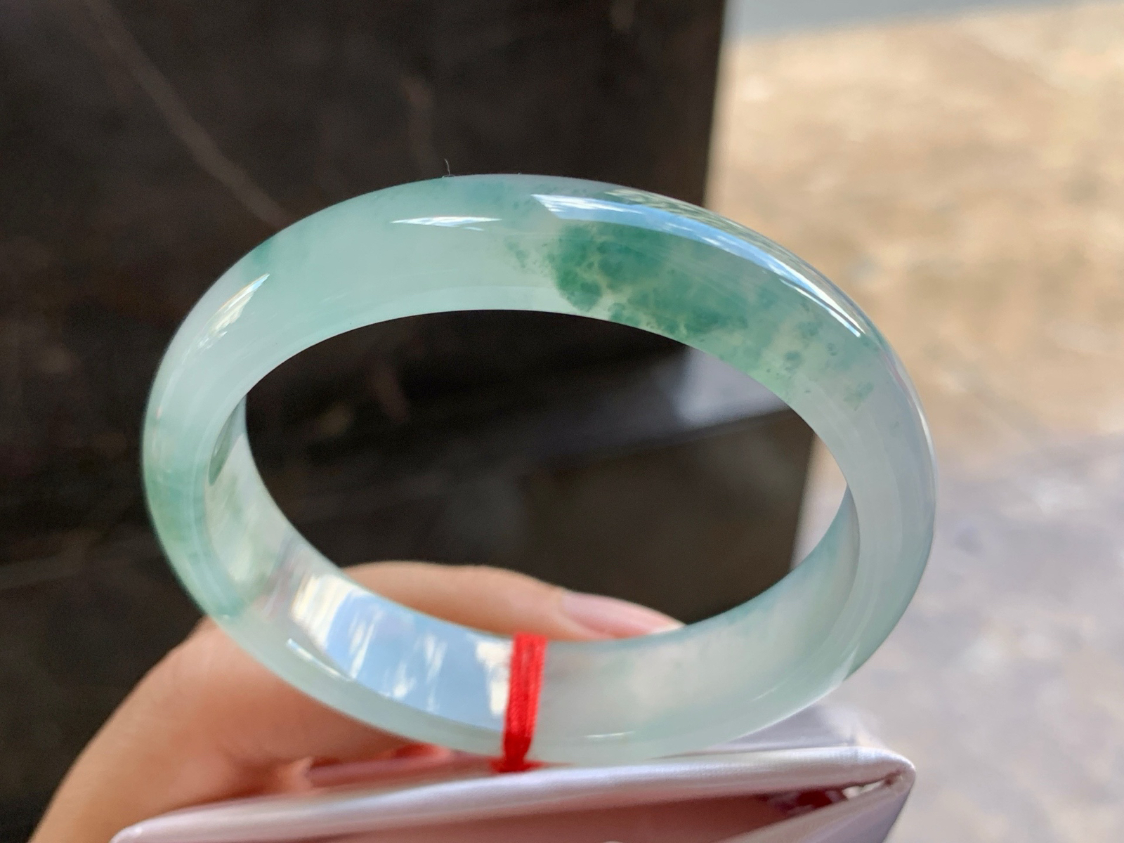 56-13.6-7.2

冰蓝花贵妃手镯^_^水润 正圈54可以带