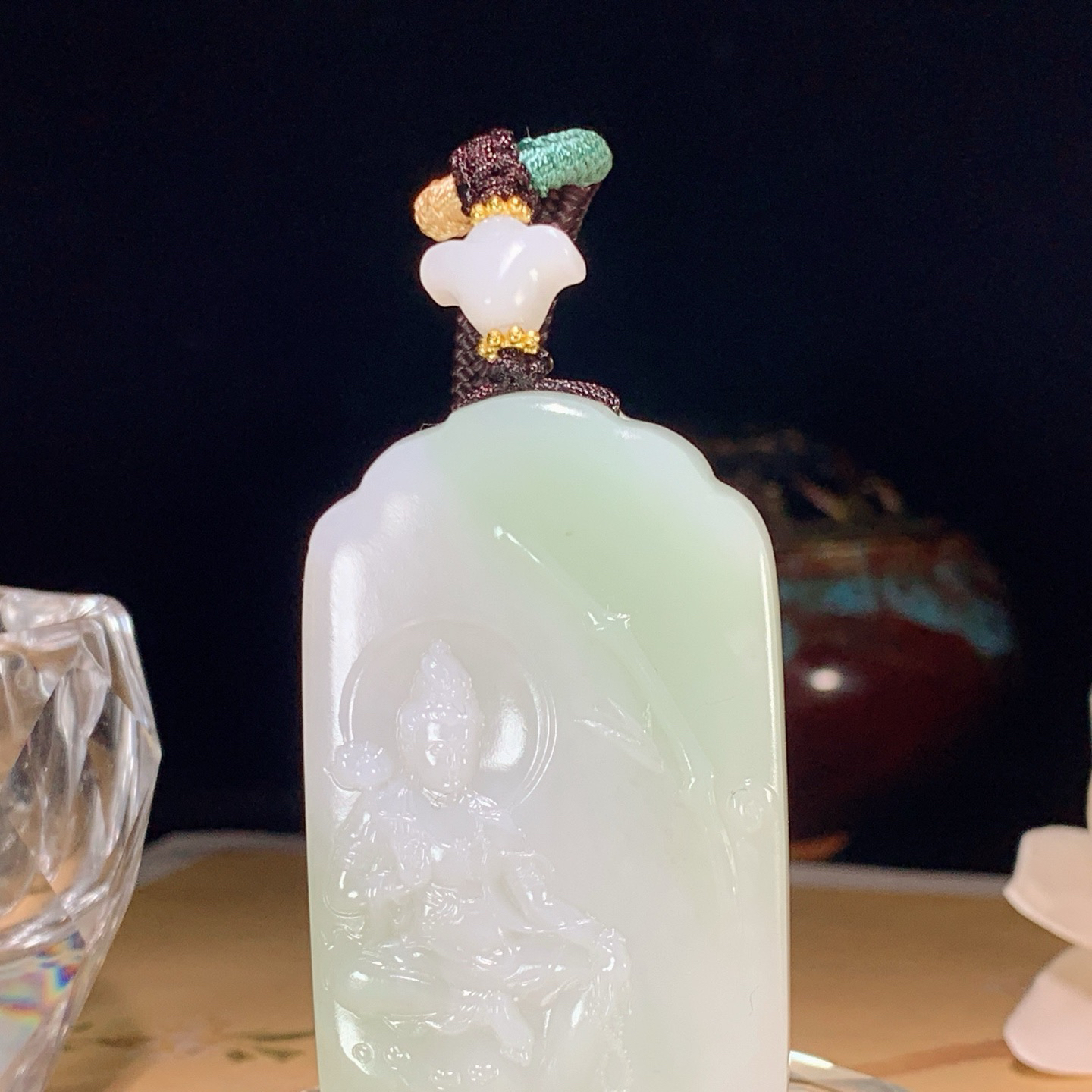 和田玉白玉翠青坐莲观音挂件 尺寸60/35/10.5重57克。玉质细腻油润。手推出油。佩戴高端典雅。lt260528