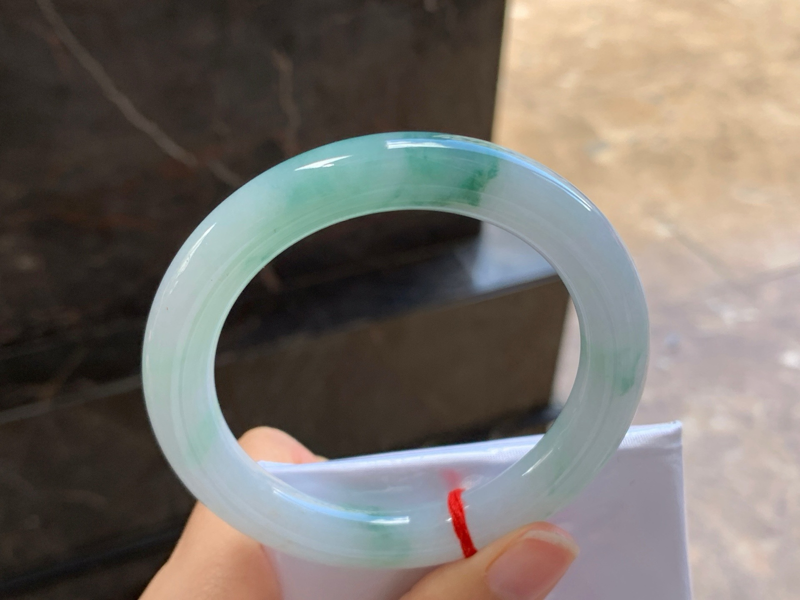 56-10.1

绿花圆条手镯^_^细腻