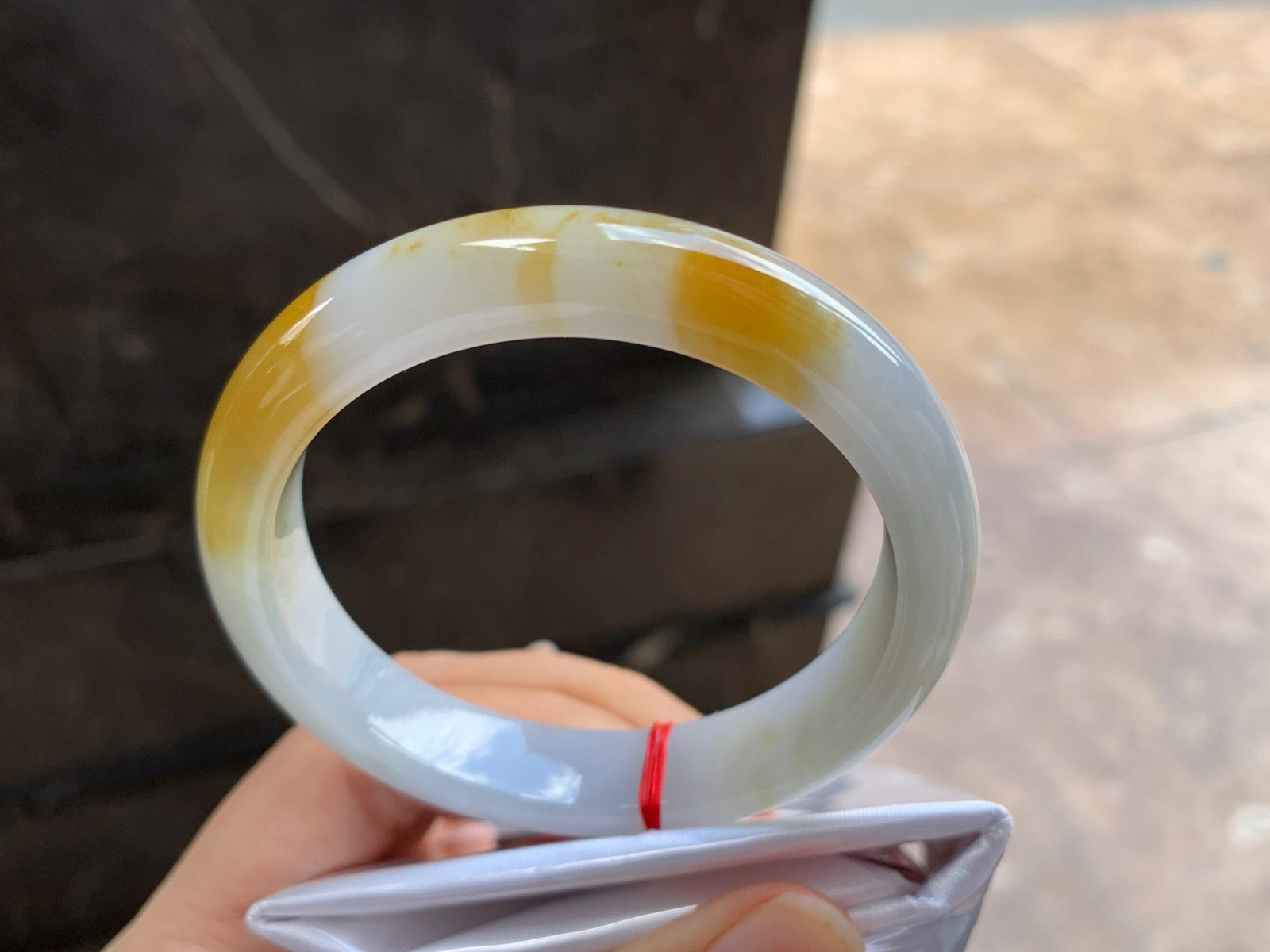 55-11.5-8

黄翡手镯^_^细腻